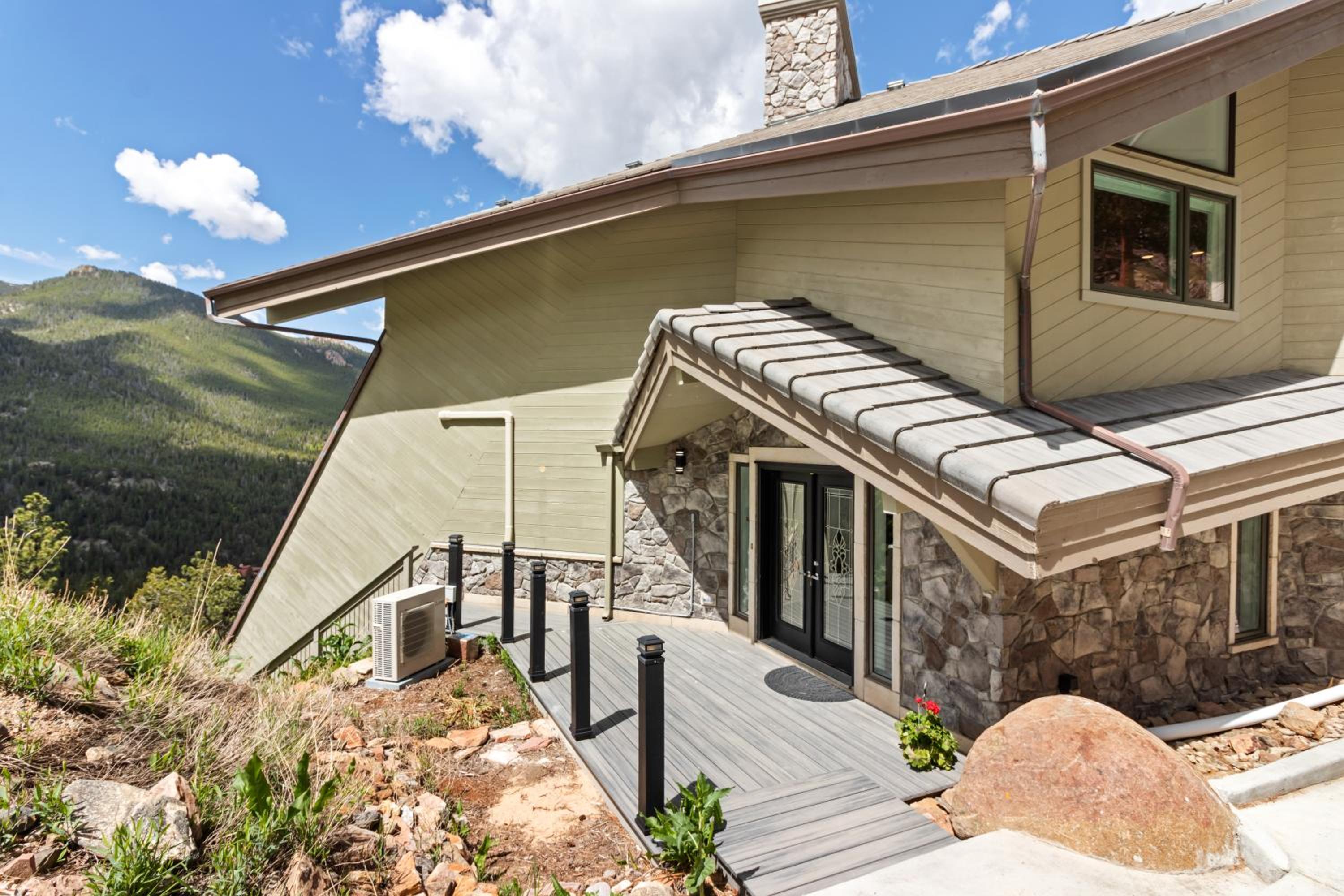 Breathtaking Luxury Mountain Retreat - Estes Park's Best Views - Switzerland in Colorado - Property Image 28
