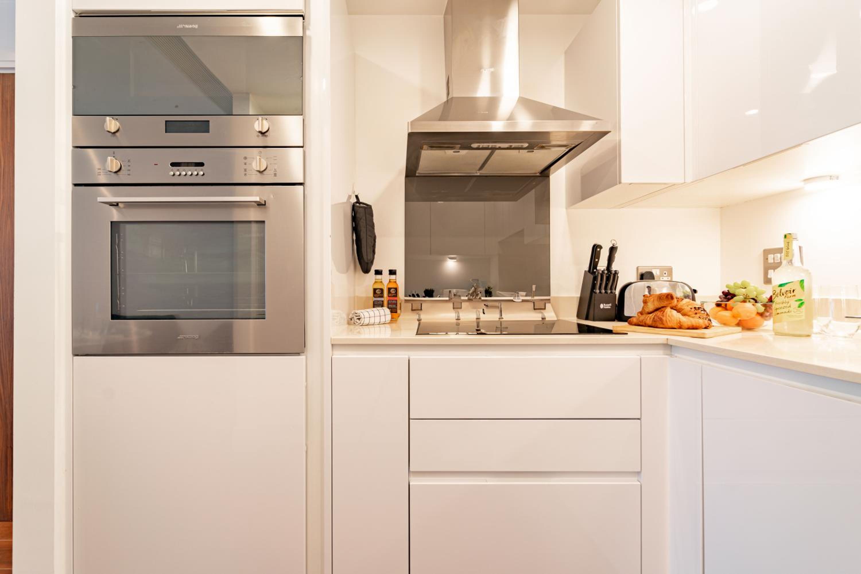 Stylish and Comfortable Canary Wharf Apartment perfect for long stays