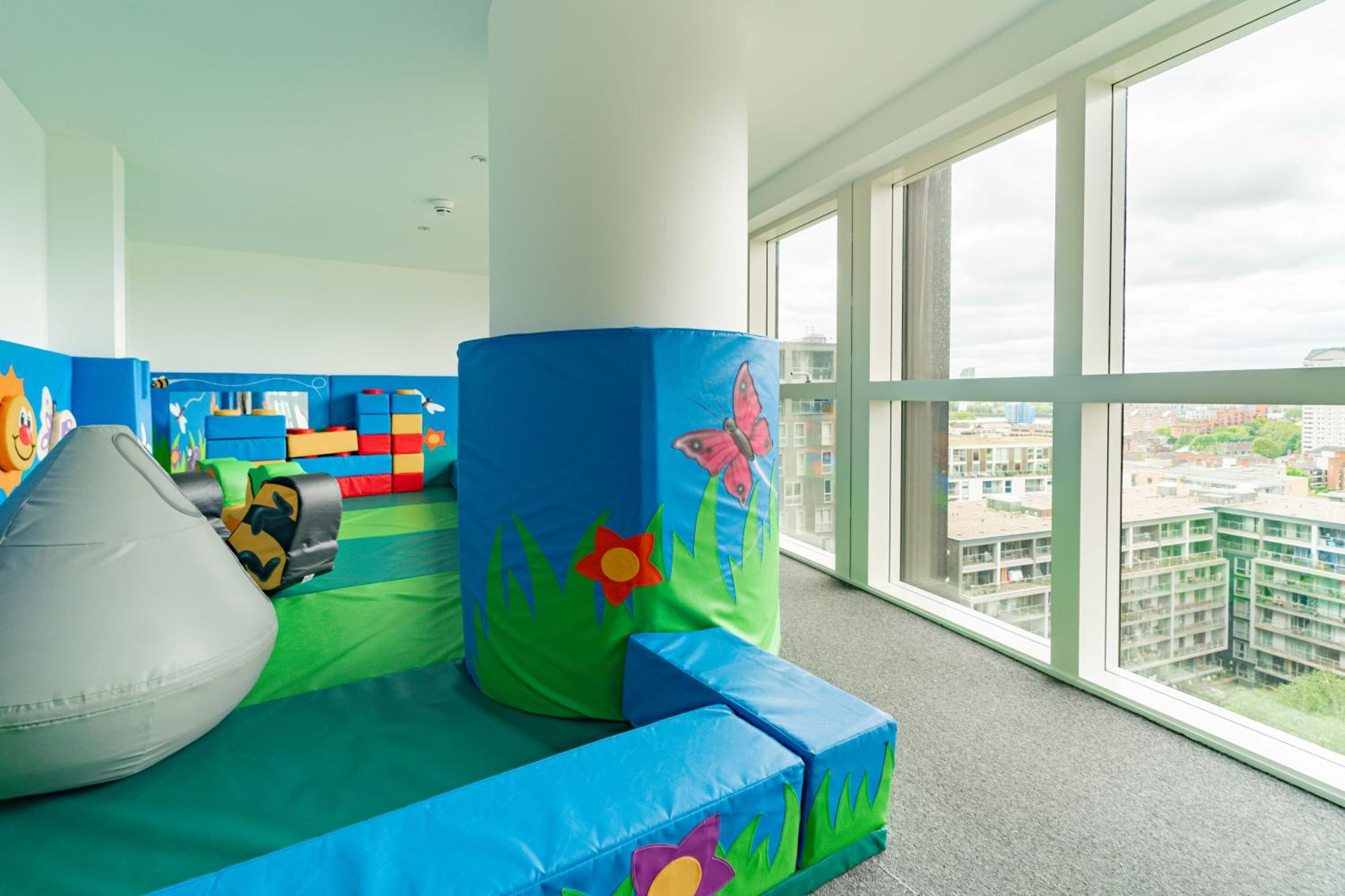 Stylish and Comfortable Canary Wharf Apartment perfect for long stays