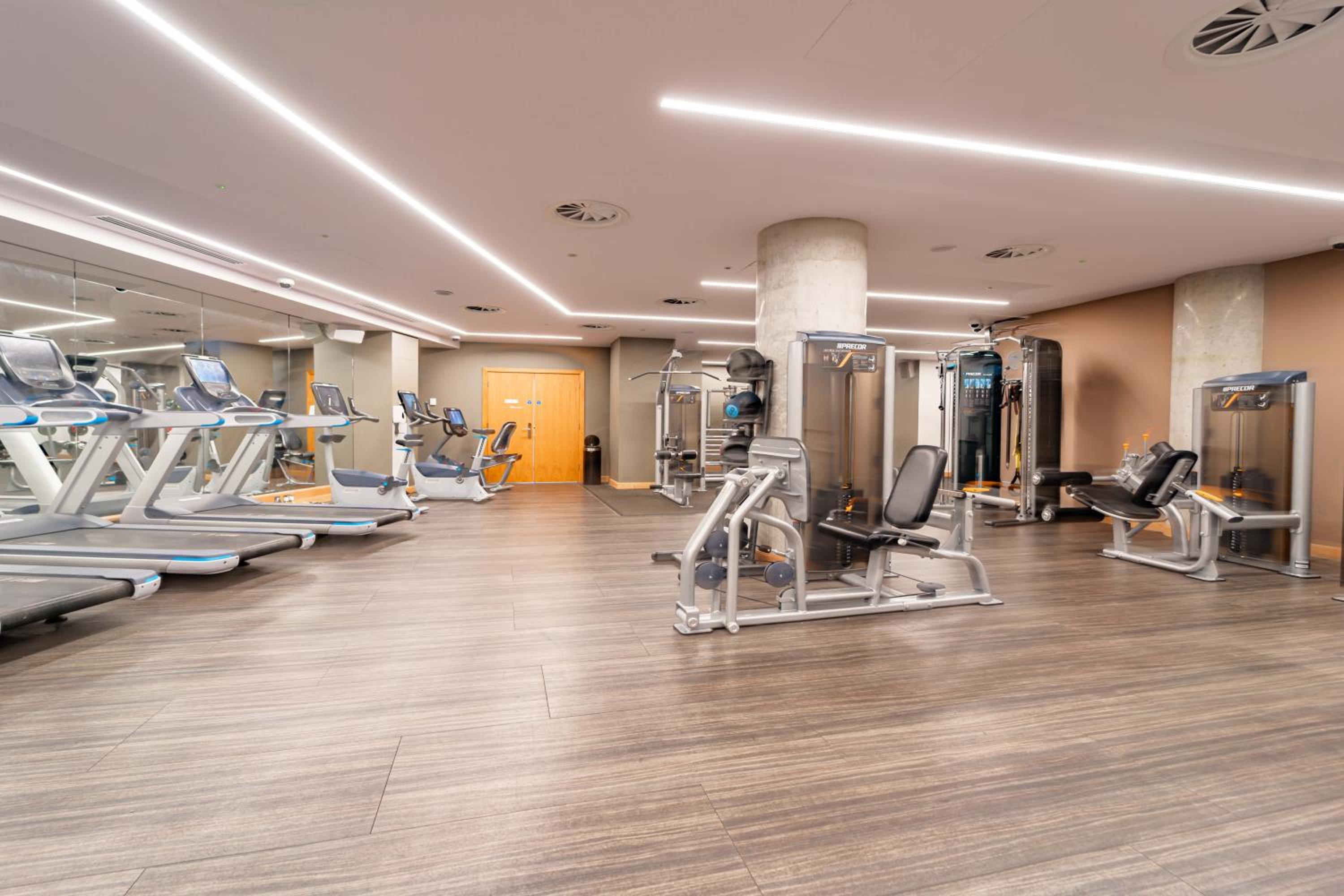 Stylish and Comfortable Canary Wharf Apartment perfect for long stays