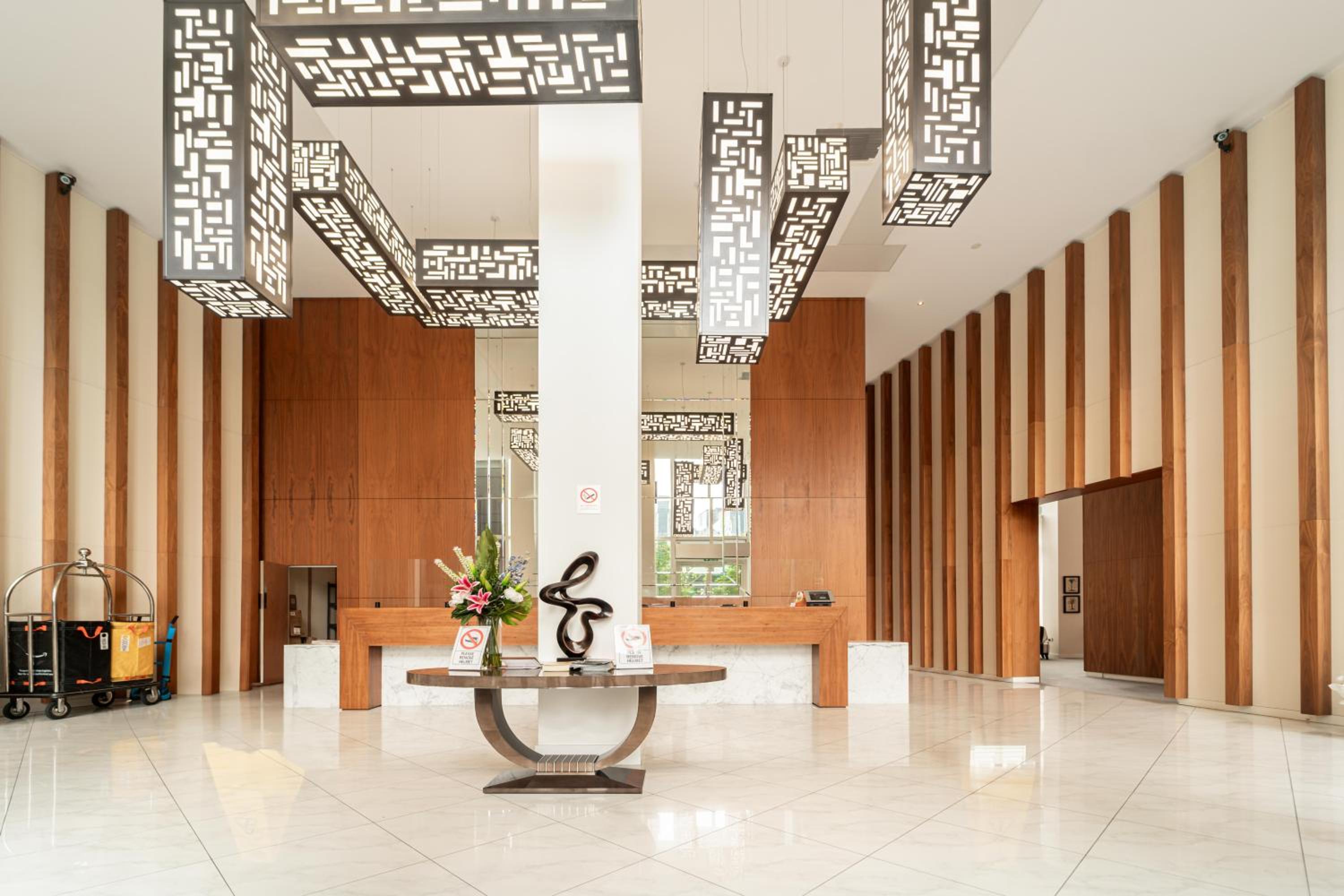 Stylish and Comfortable Canary Wharf Apartment perfect for long stays
