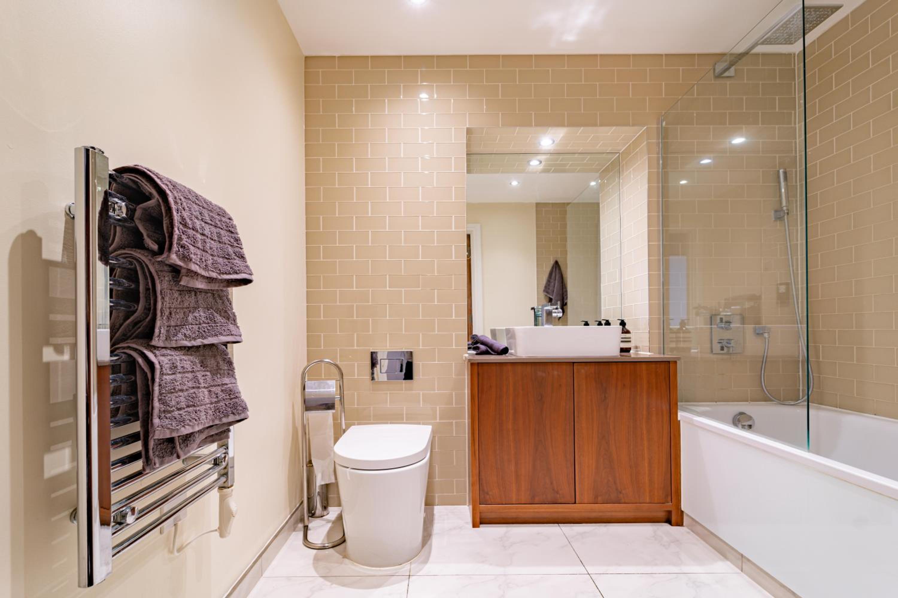 Stylish and Comfortable Canary Wharf Apartment perfect for long stays