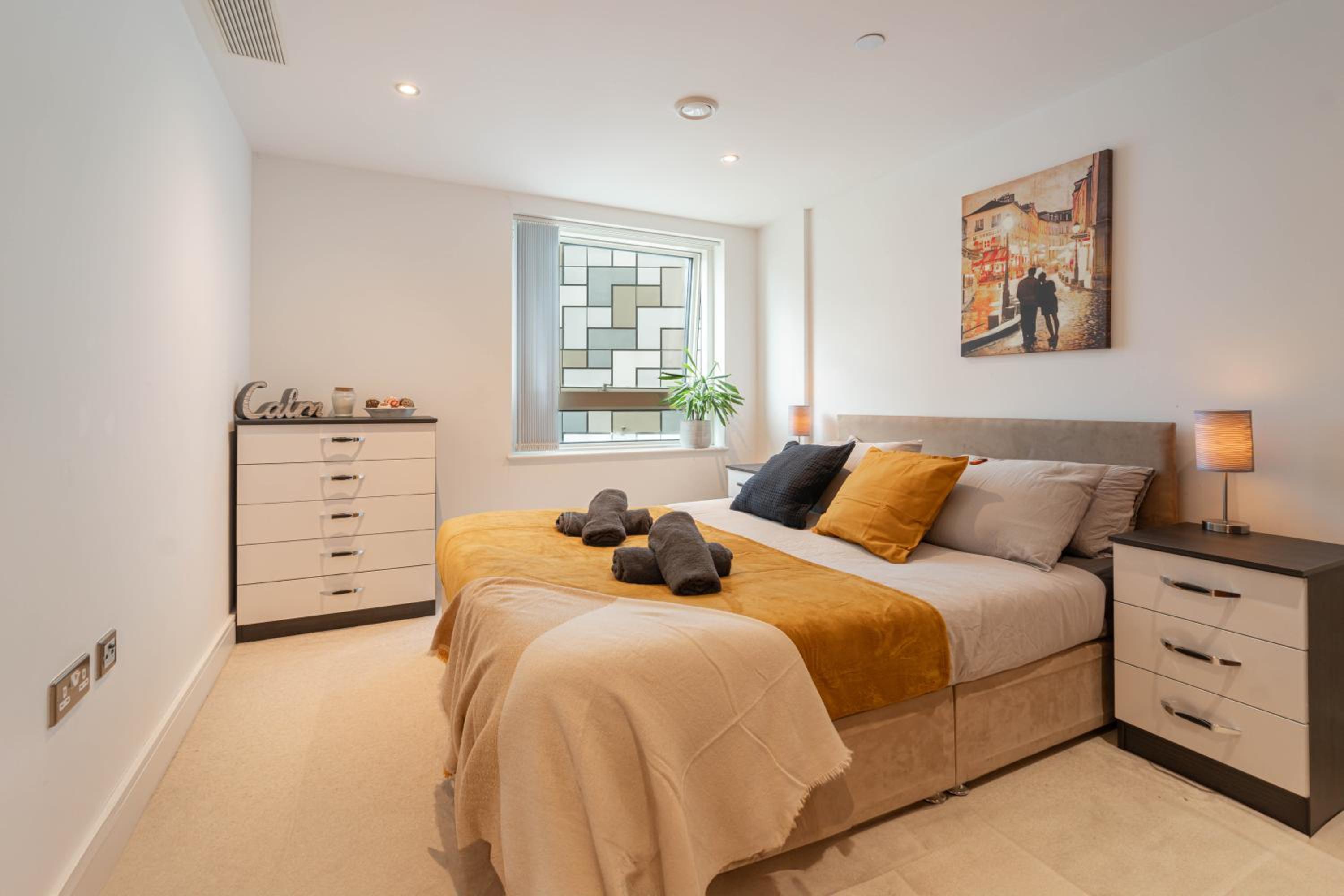 Stylish and Comfortable Canary Wharf Apartment perfect for long stays