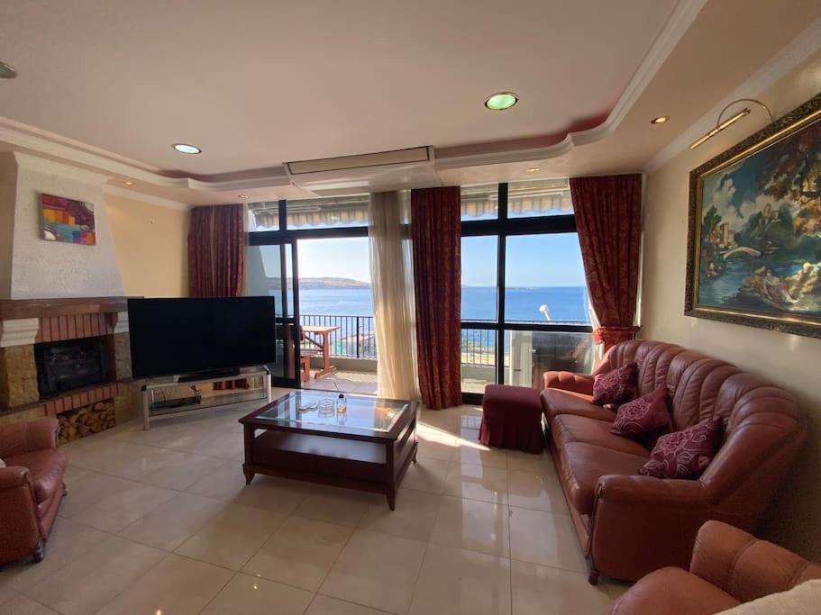 Seafront Apartment by MA Properties photo 4