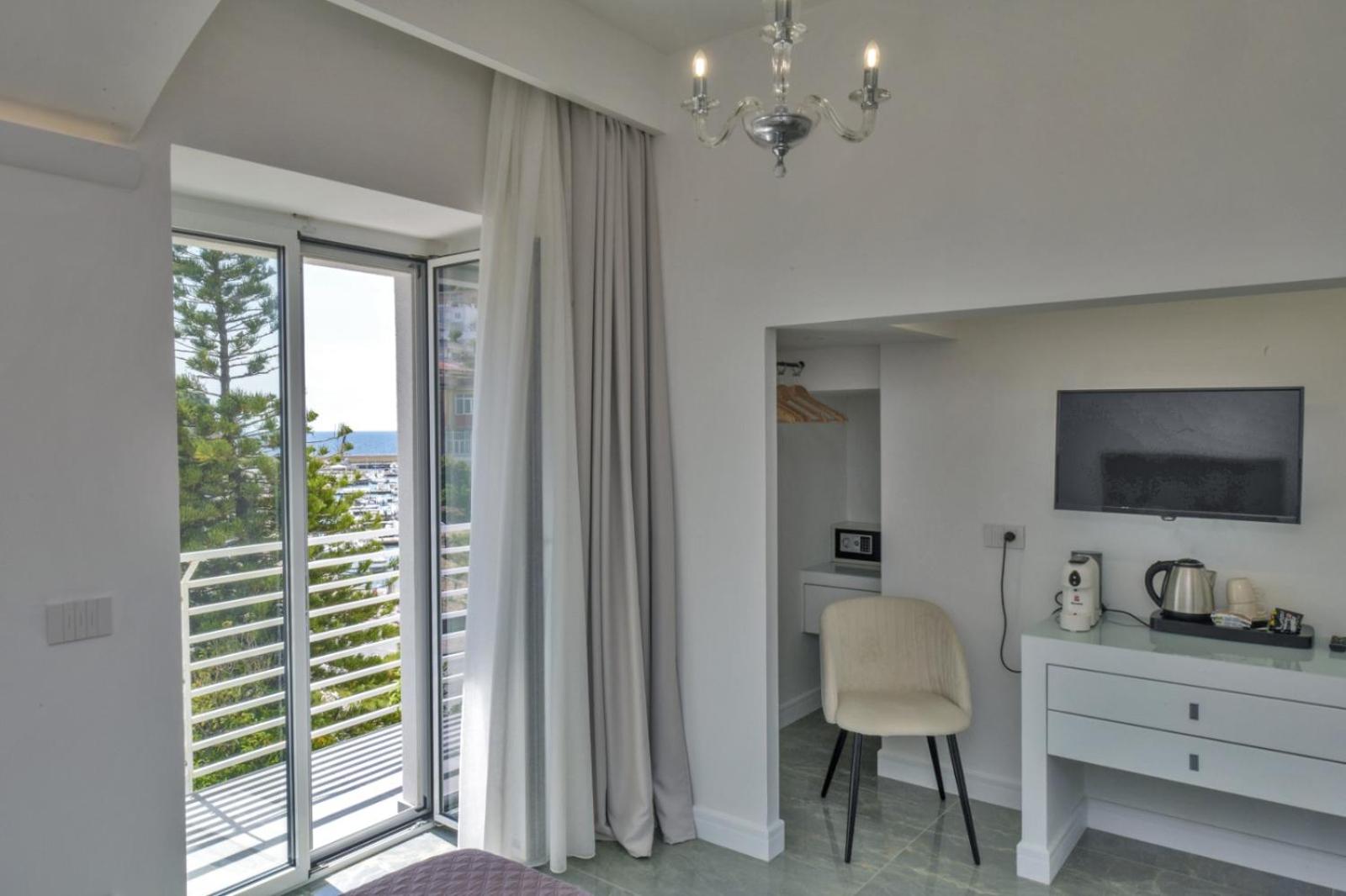Donna Adriana Rooms