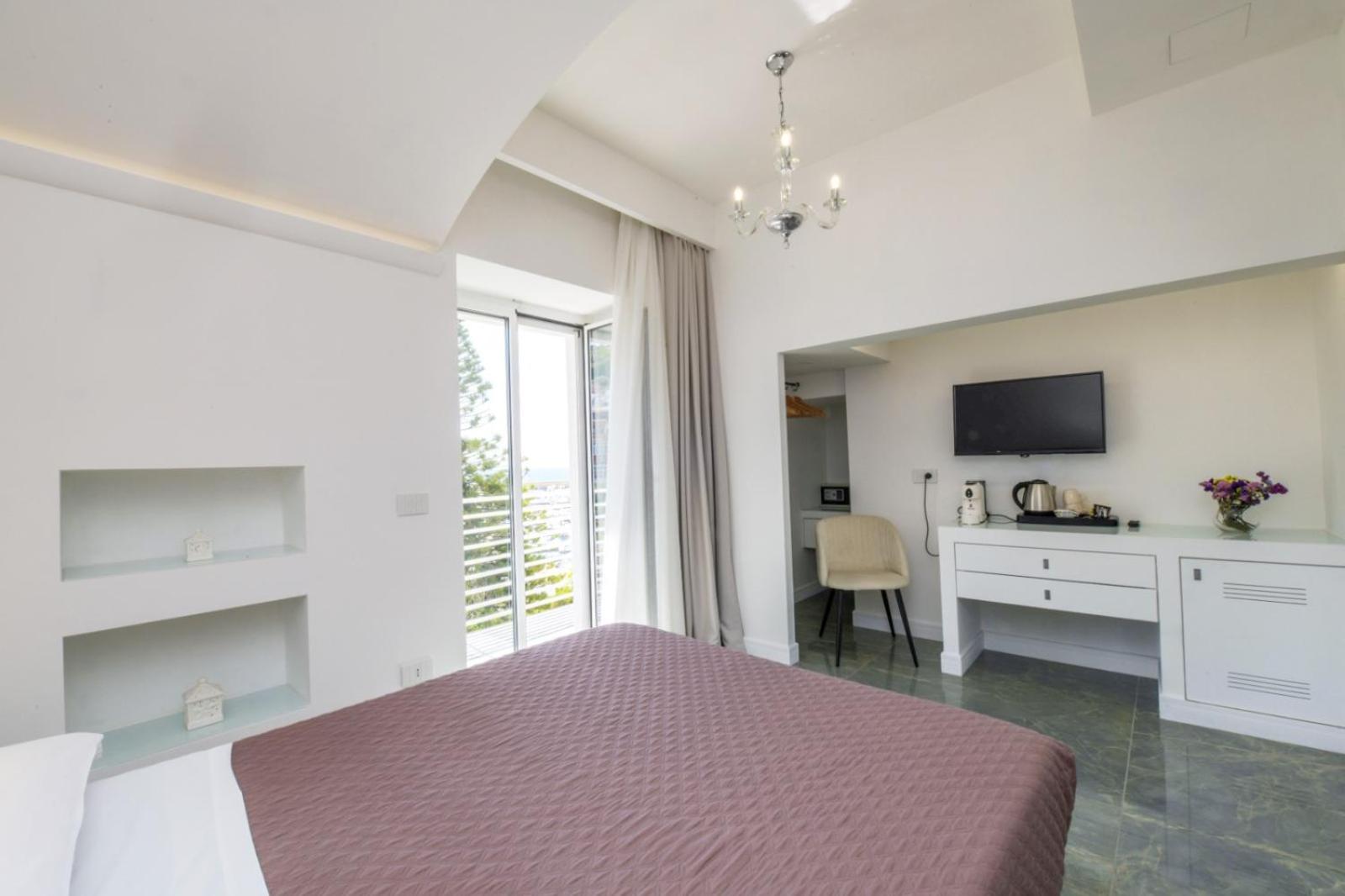 Donna Adriana Rooms