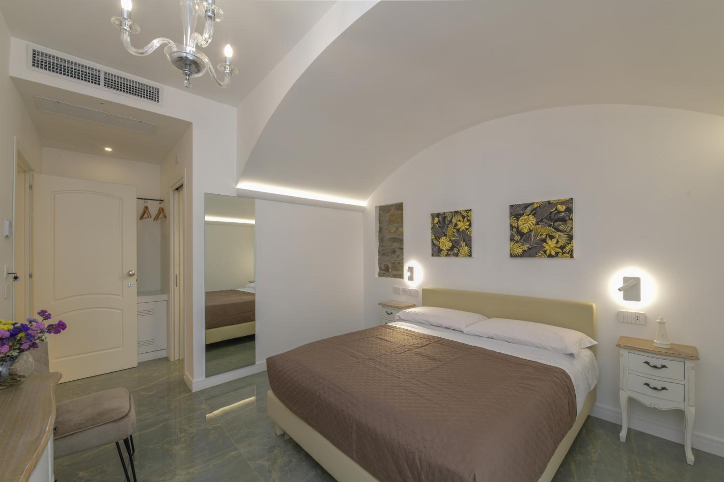 Donna Adriana Rooms
