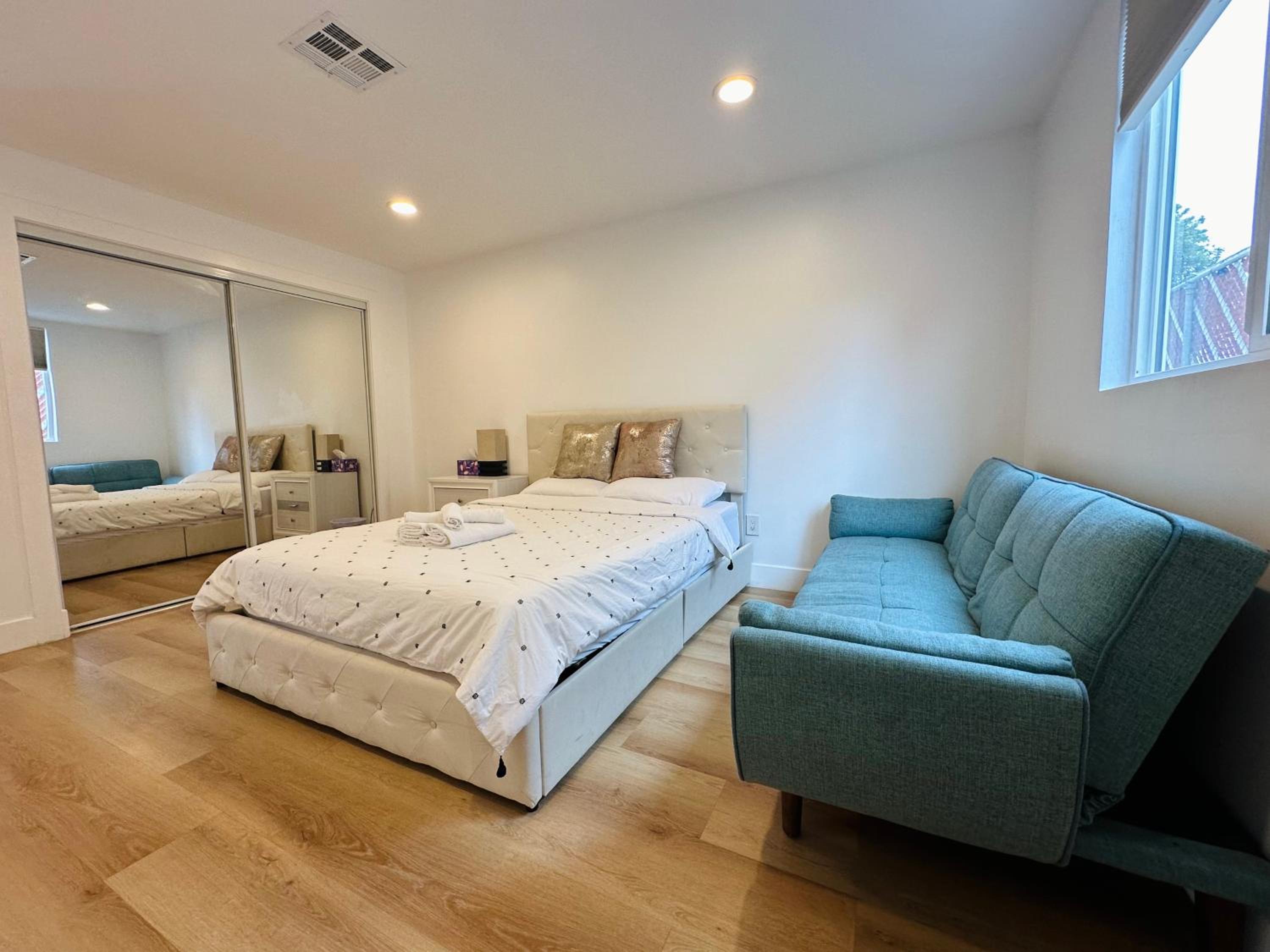 Chic and Secure Private room in modern home 6