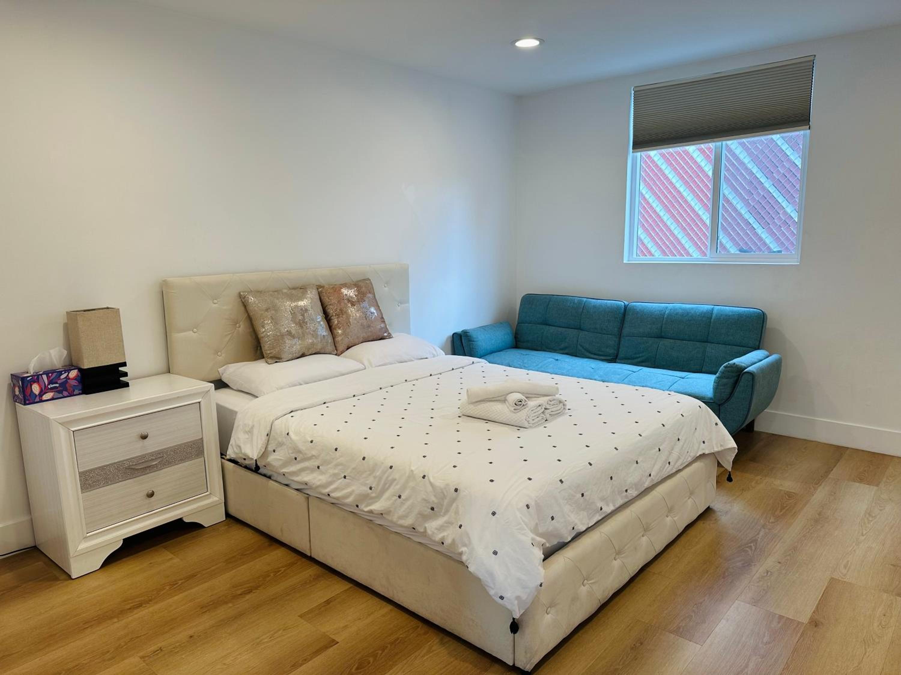 Chic and Secure Private room in modern home 6