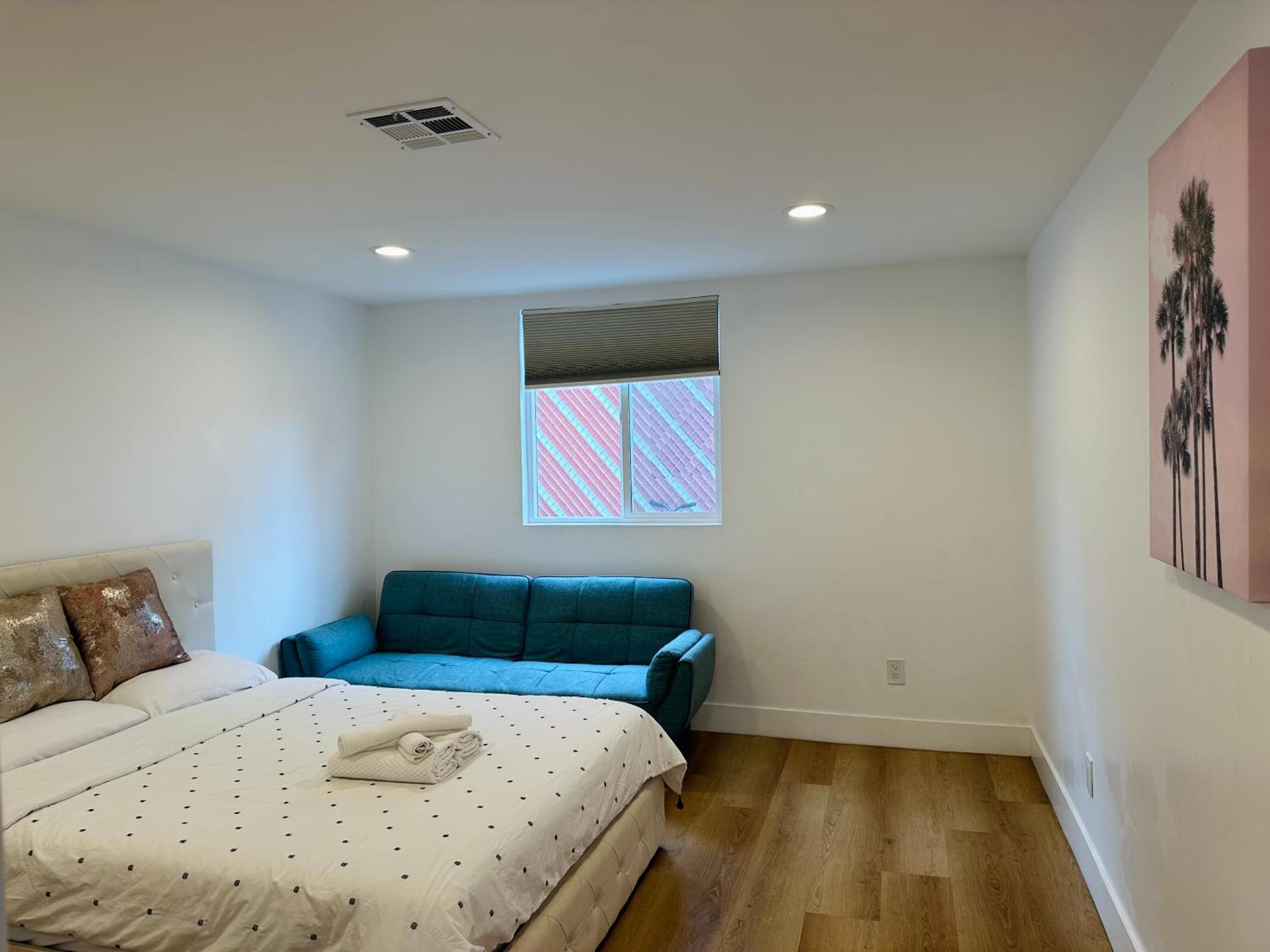 Chic and Secure Private room in modern home 6