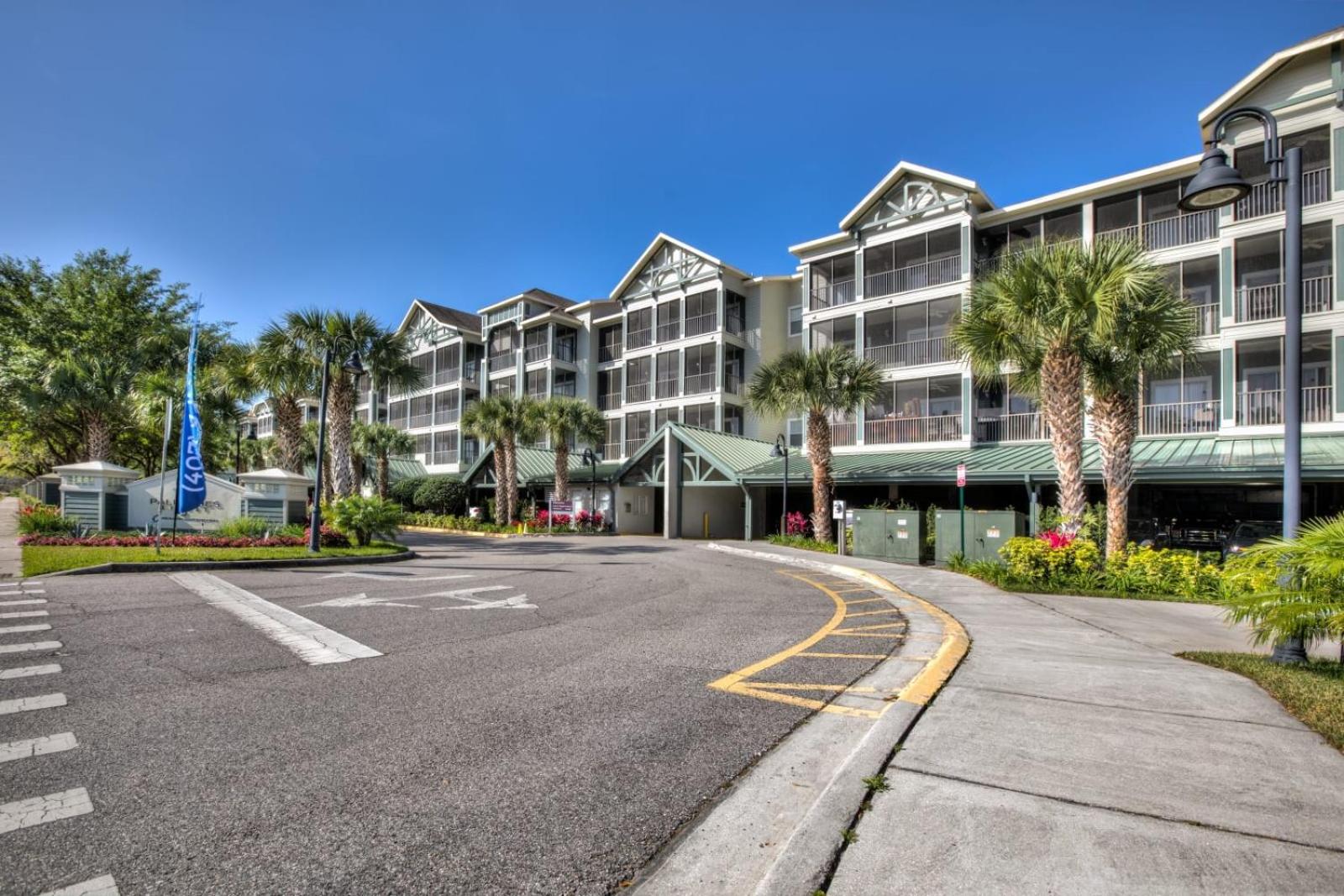 Modern 2BR Condo - Pool - Near Disney