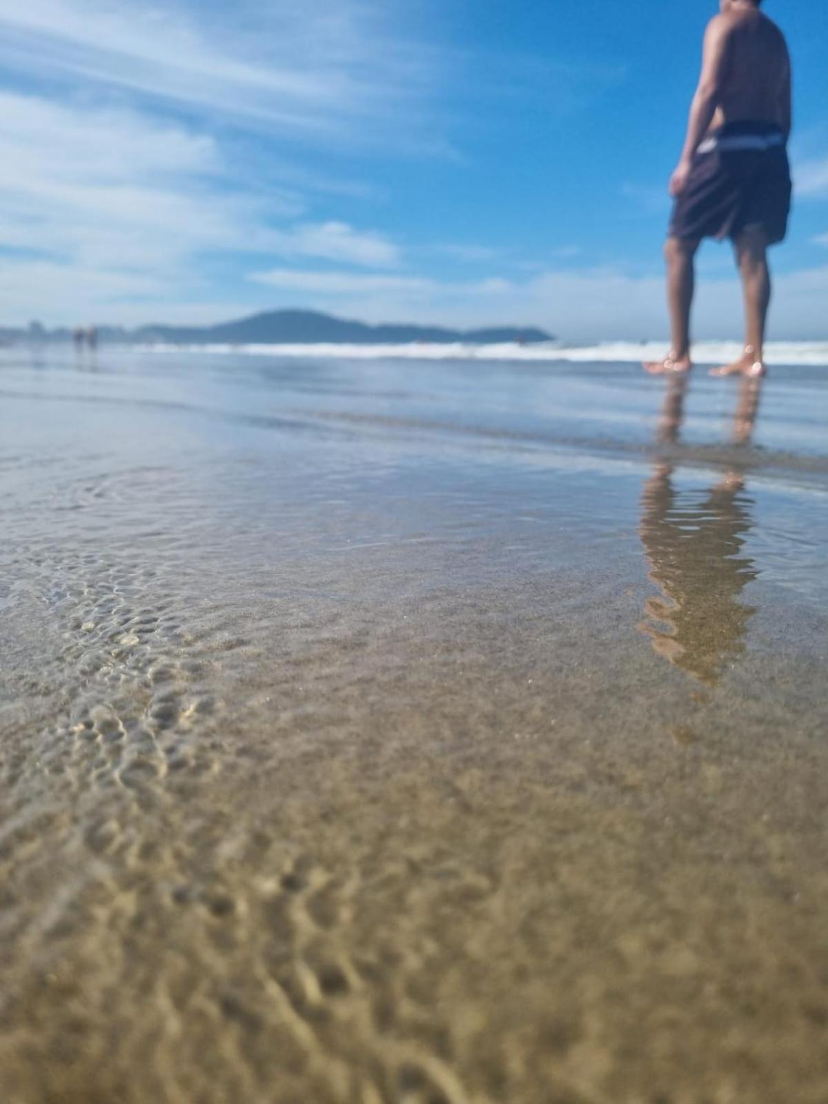Apê com Churrasqueira na varanda a 400m da praia da Aviação