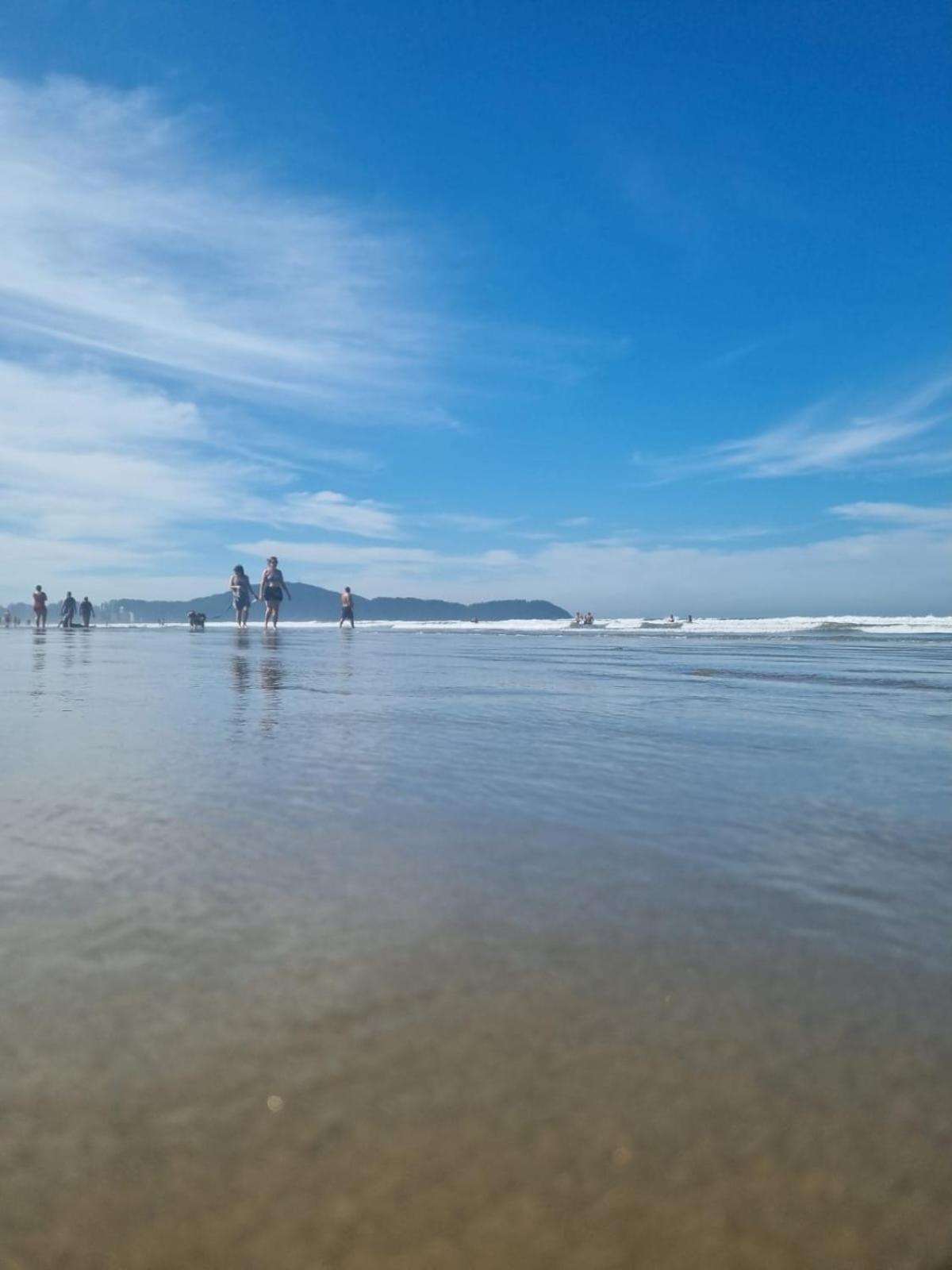 Apê com Churrasqueira na varanda a 400m da praia da Aviação