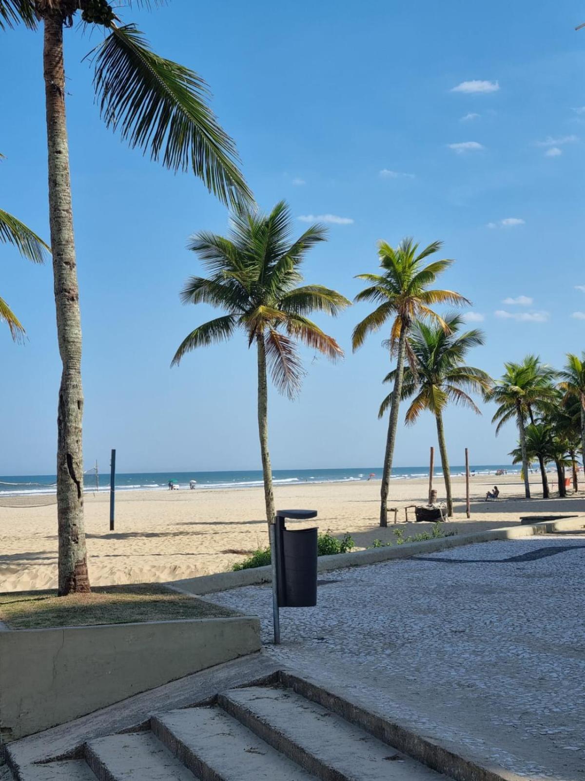 Apê com Churrasqueira na varanda a 400m da praia da Aviação