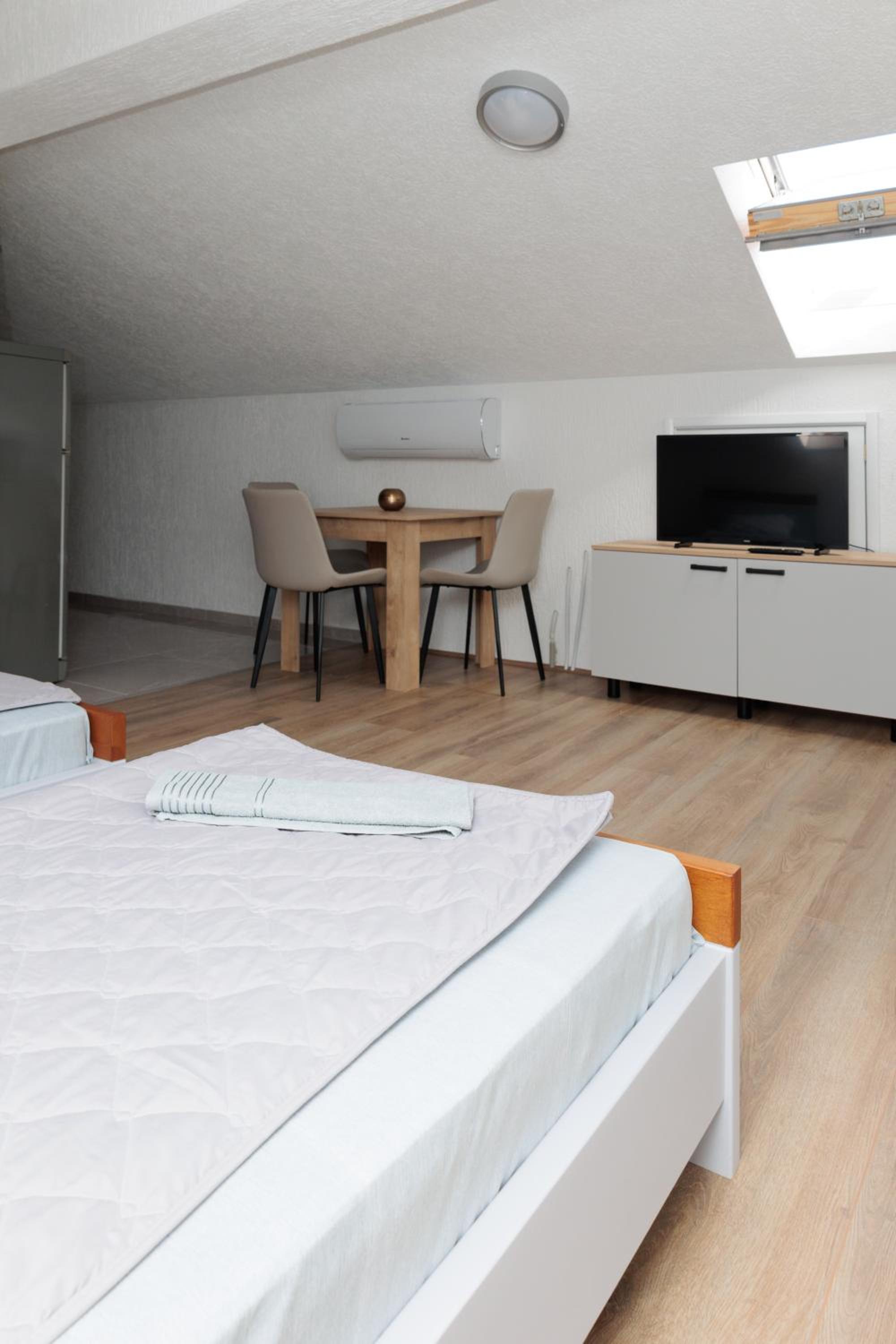 Albatross Apartments
