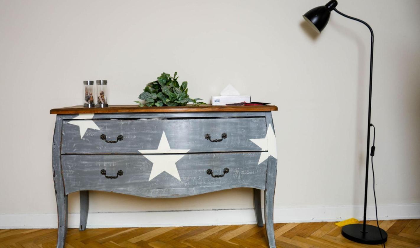 Cosy room in residential part of Copenhagen, with free street parking and shared bathroom