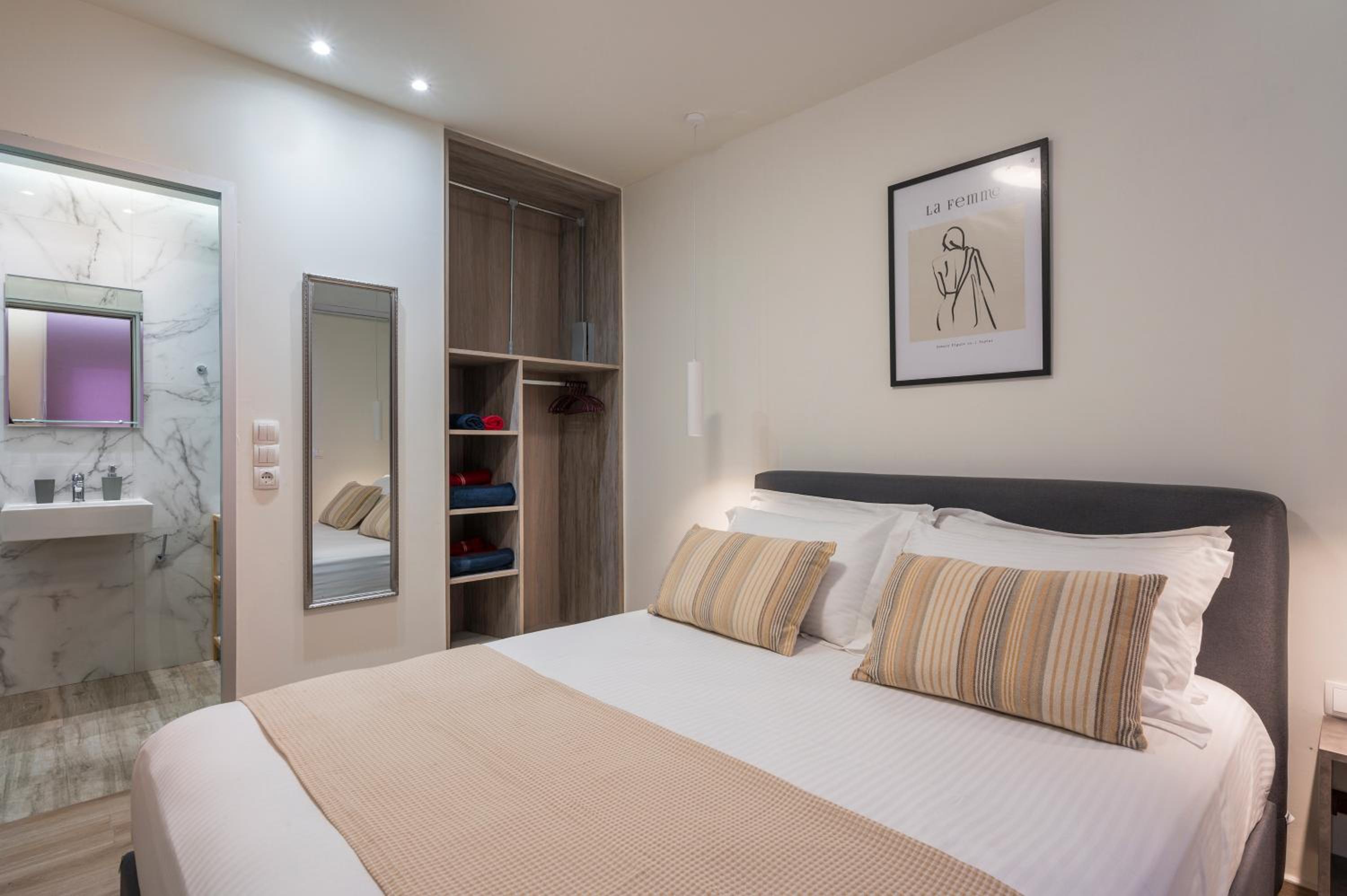 Luxury Pearl, steps to the beach photo 5