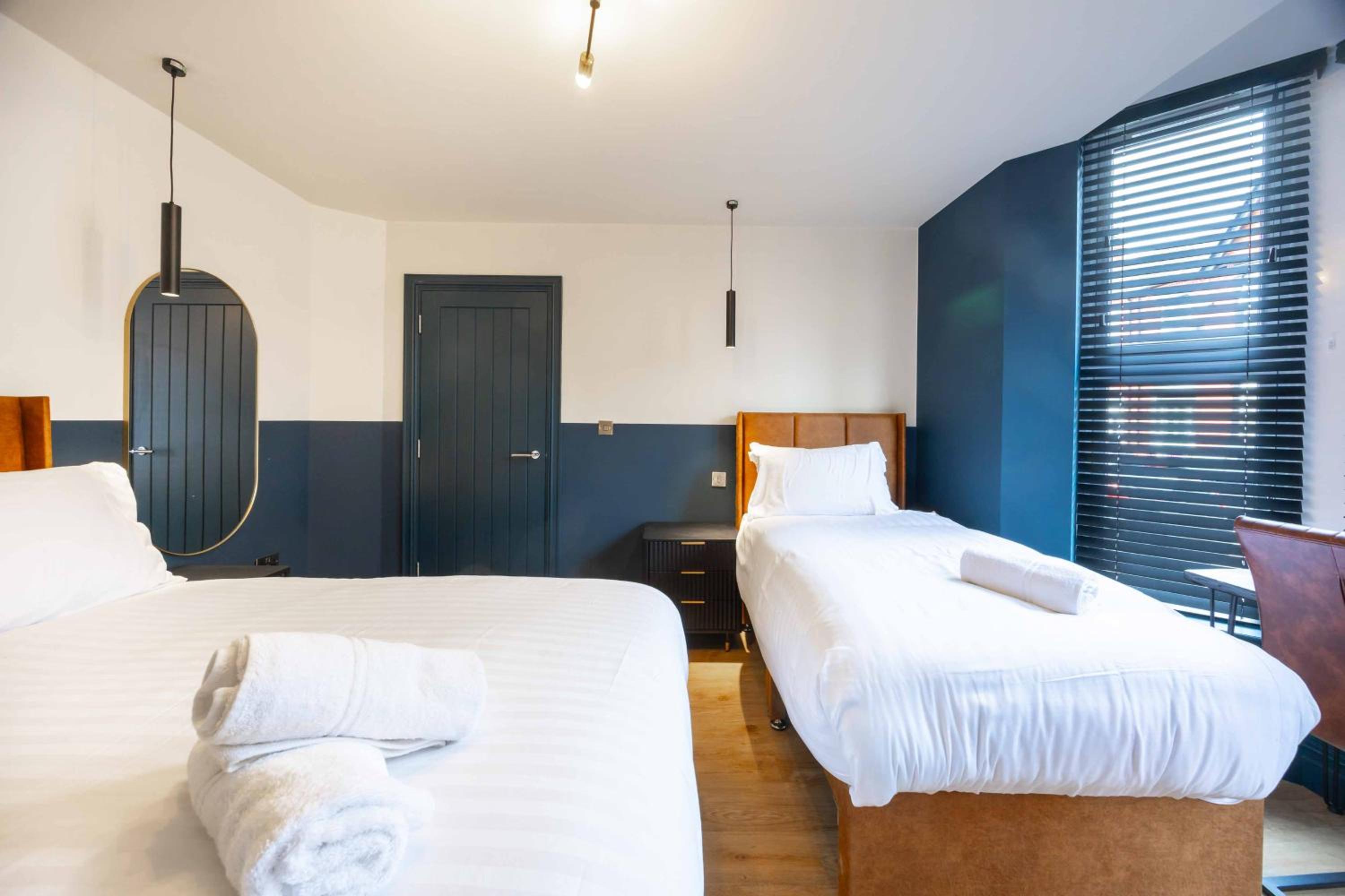 The Black House - Air Host & Stay - 5 Bedrooms