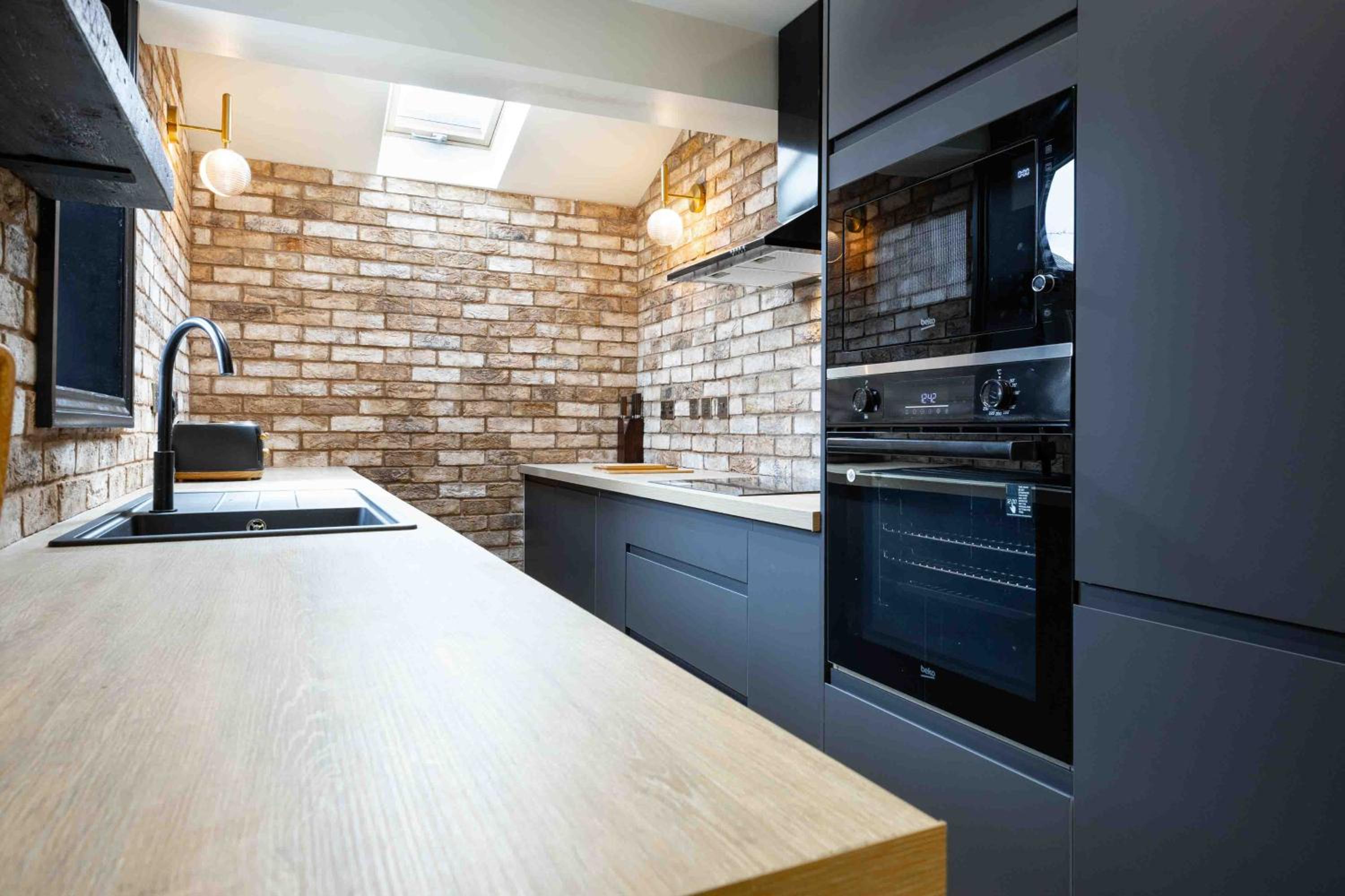 The Black House - Air Host & Stay - 5 Bedrooms
