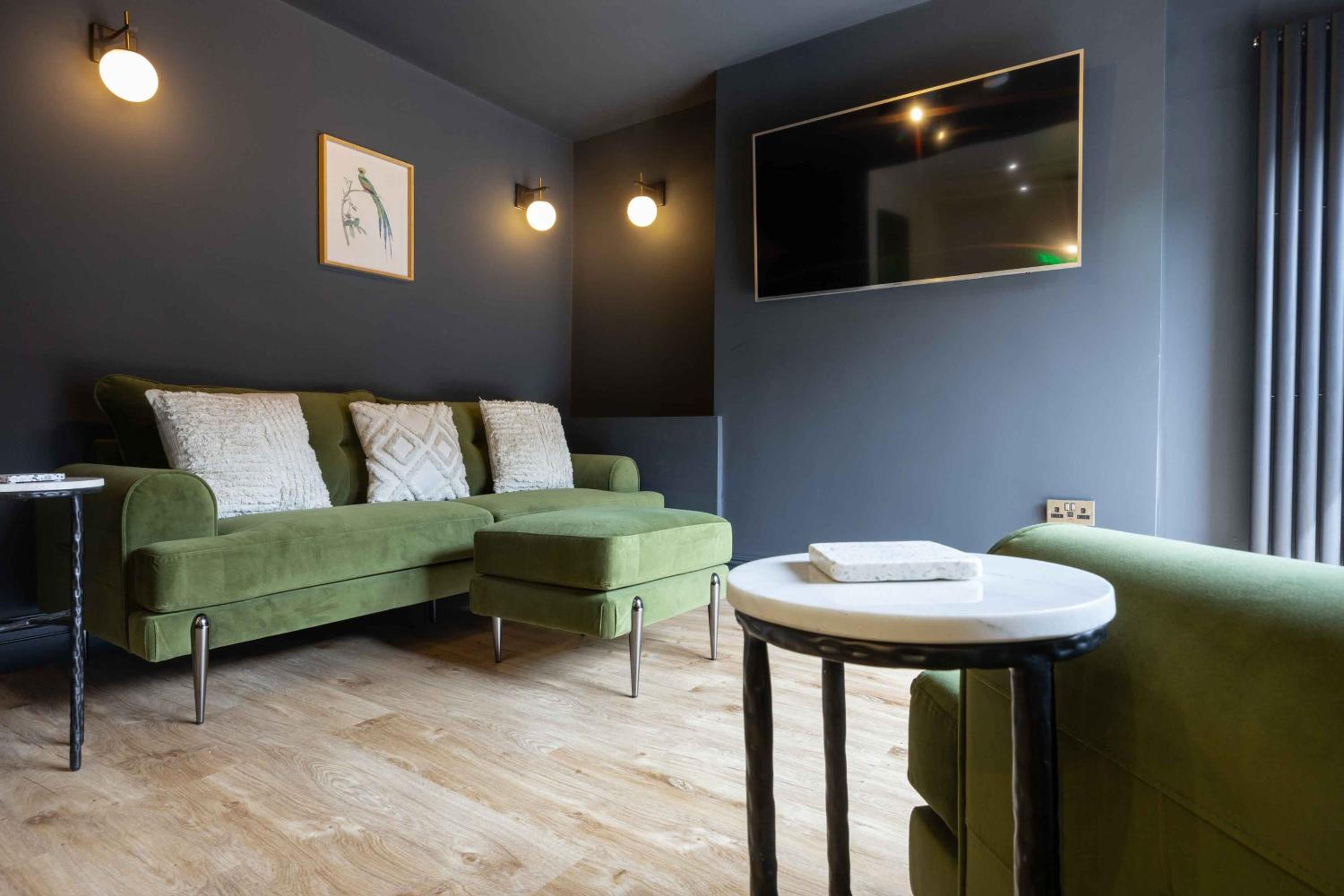 The Black House - Air Host & Stay - 5 Bedrooms
