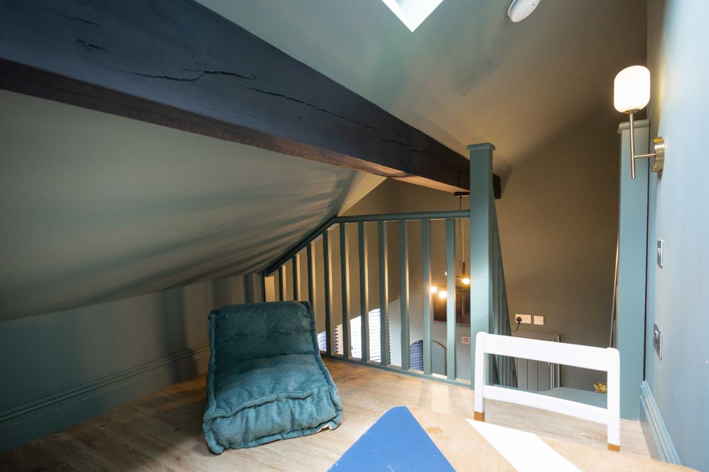 The Black House - Air Host & Stay - 5 Bedrooms