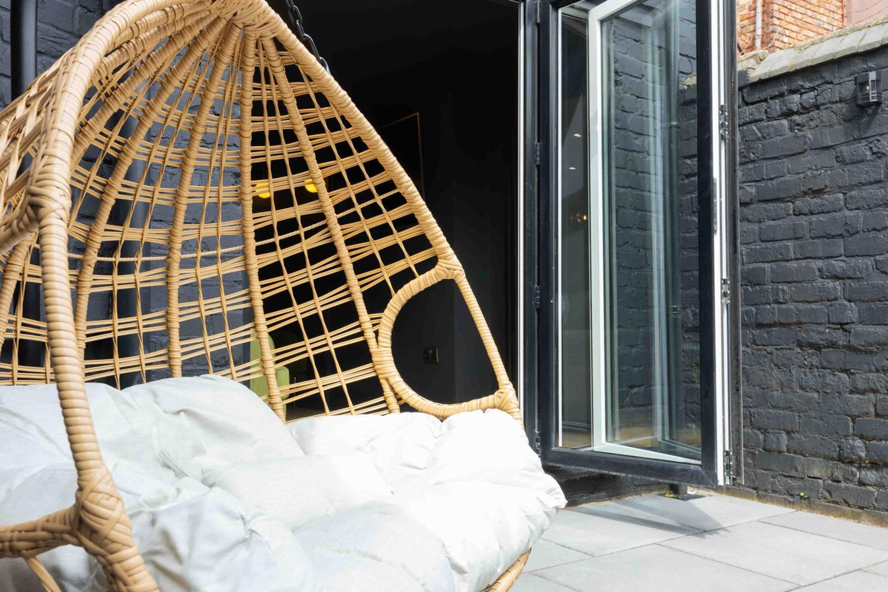 The Black House - Air Host & Stay - 5 Bedrooms