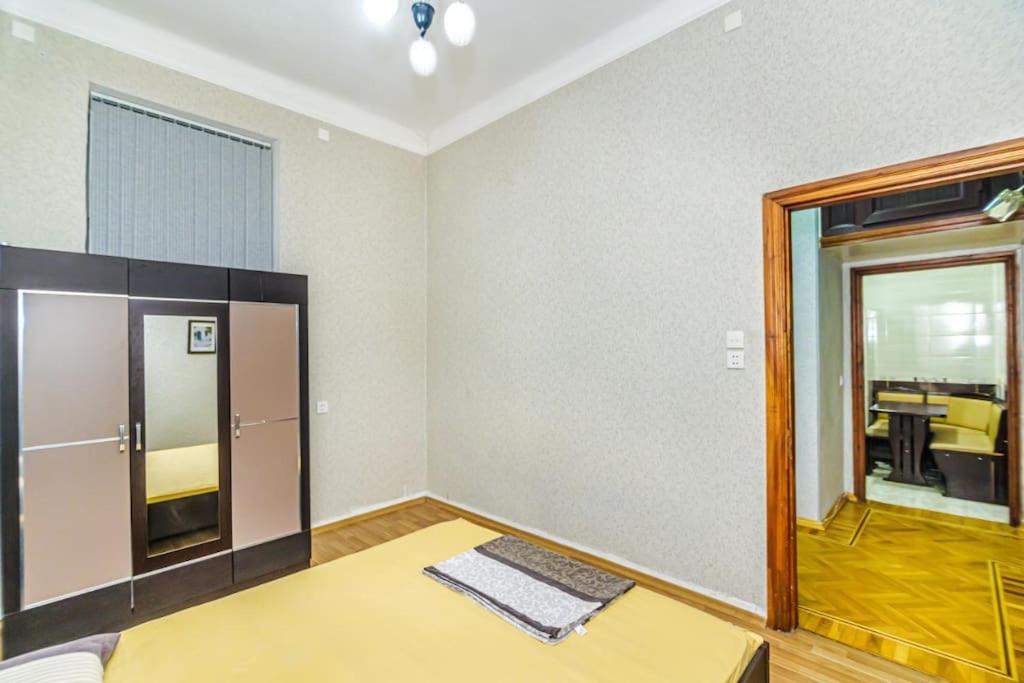 Targovu 3 Room