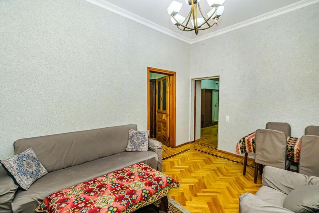 Targovu 3 Room