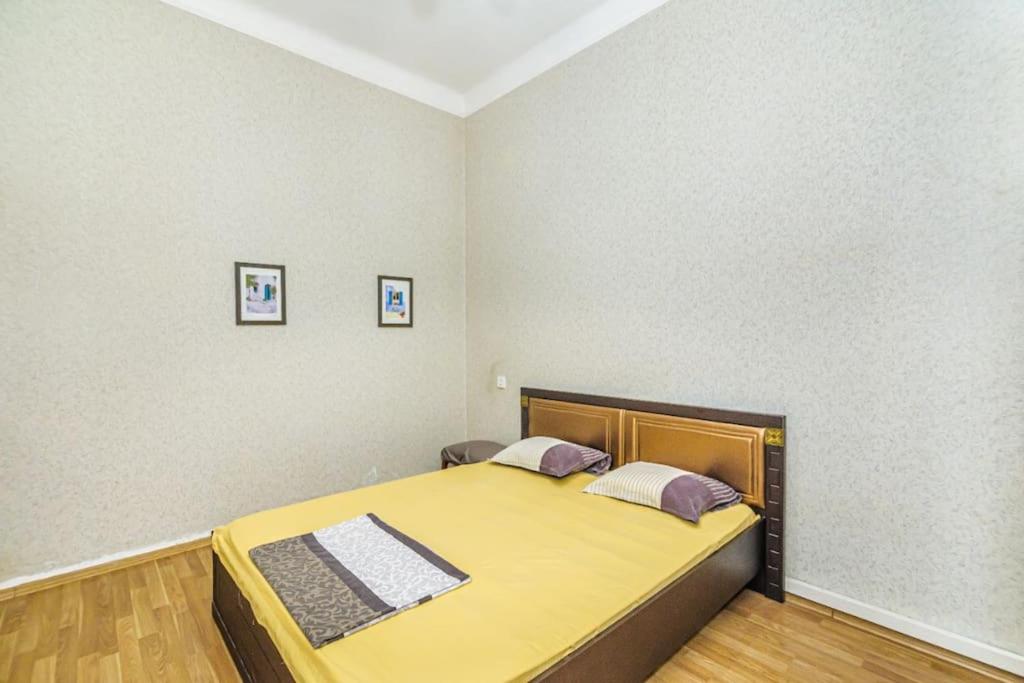 Targovu 3 Room