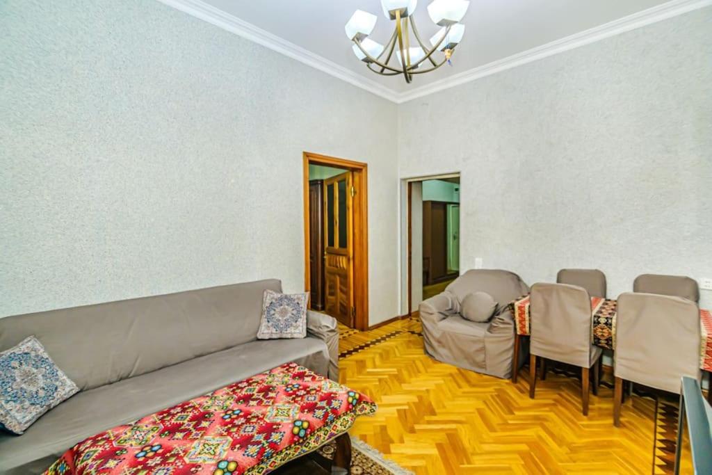 Targovu 3 Room
