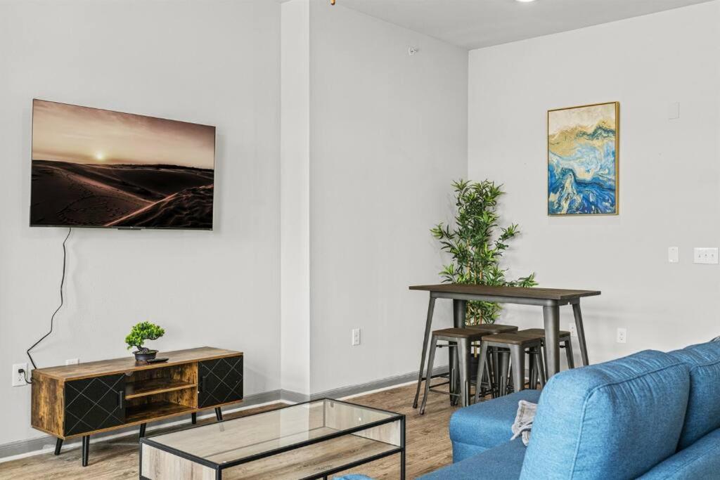 LUX 2B2B with Pool & Parking near the Heart of Austin view 2