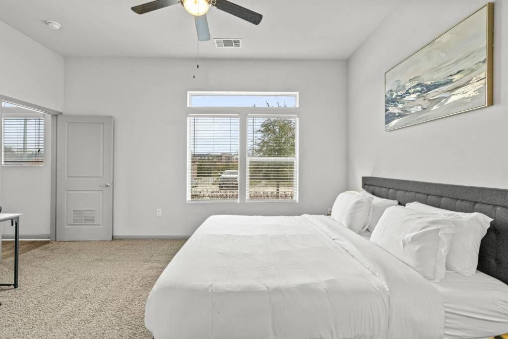 LUX 2B2B with Pool & Parking near the Heart of Austin view 4