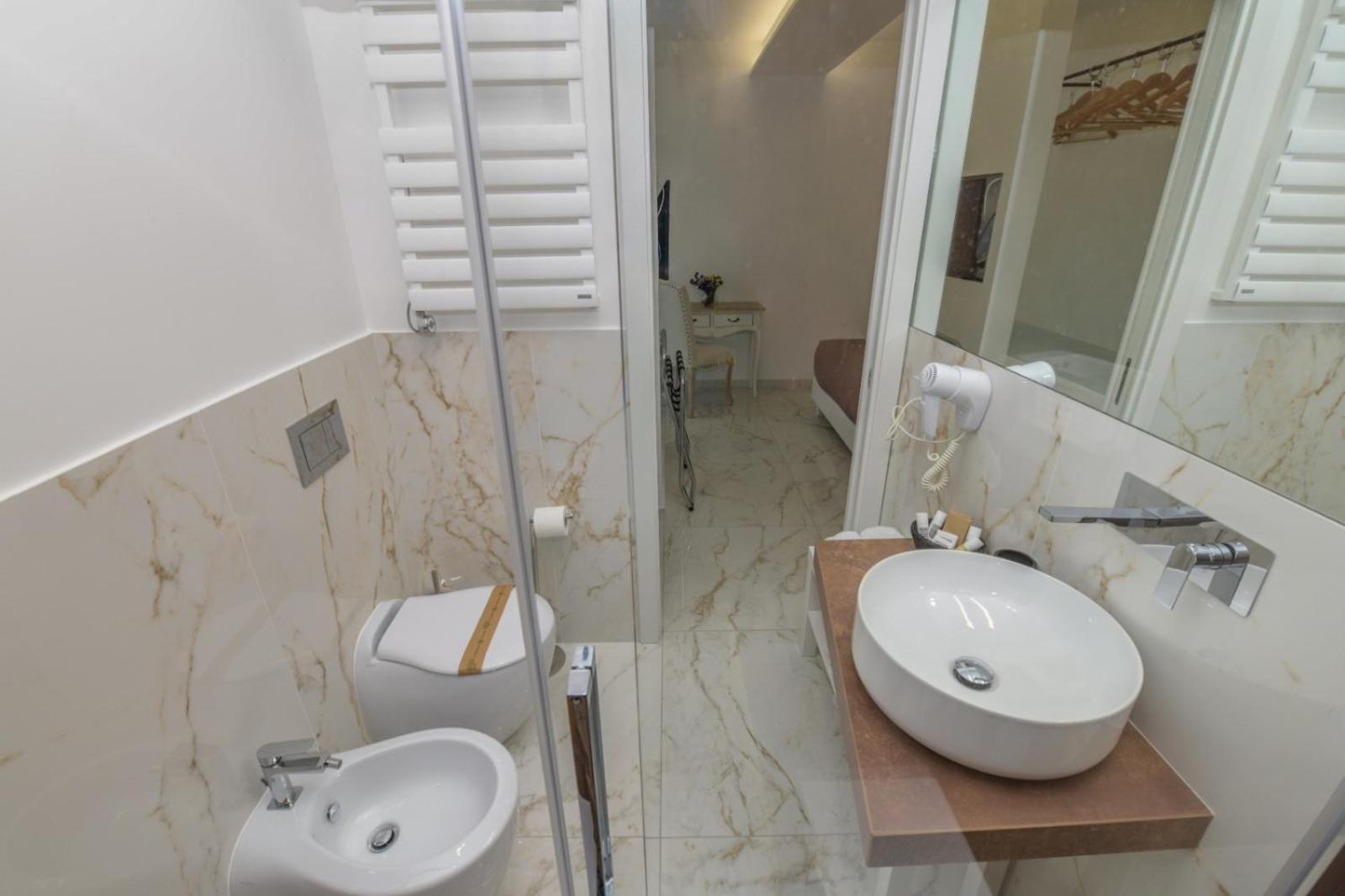Donna Adriana Rooms