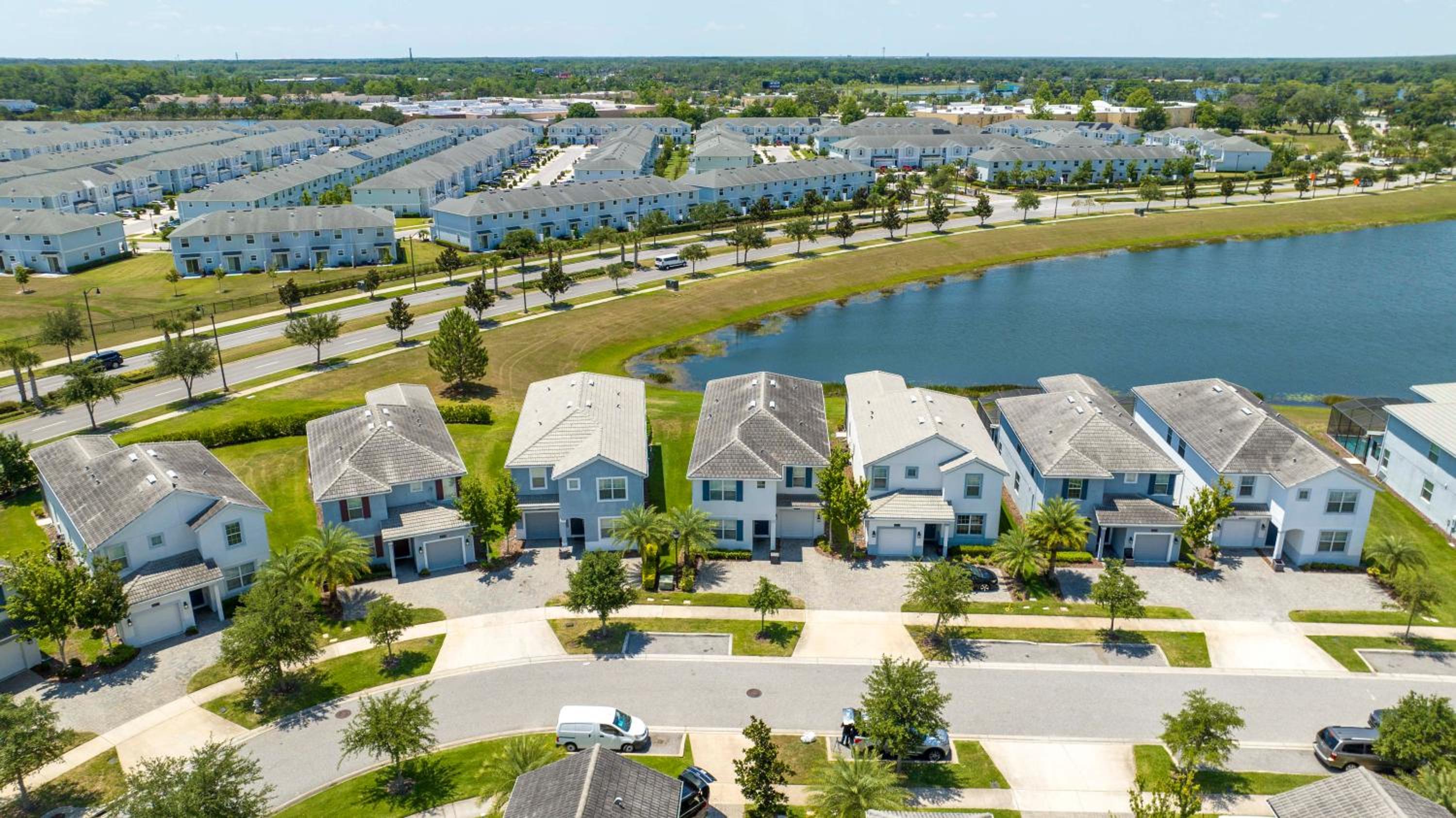 Premium 6BR home w/Pool-BBQ just 10min to Disney view 2