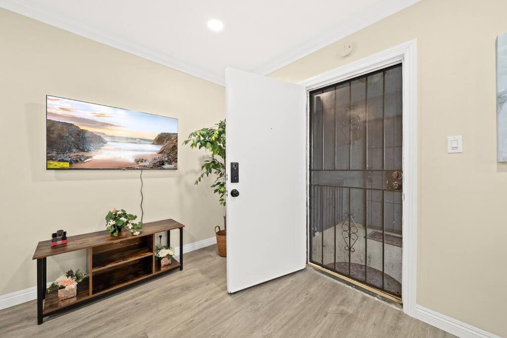Cozy Hideaway Close To Downtown LA - Property Image 10
