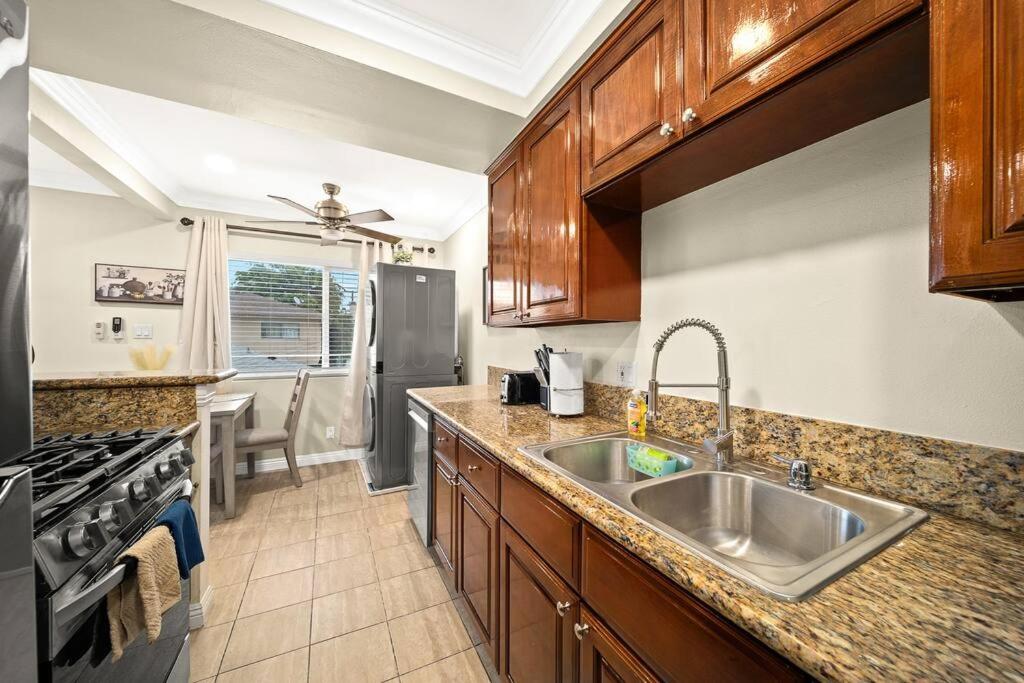 Cozy Hideaway Close To Downtown LA - Property Image 12