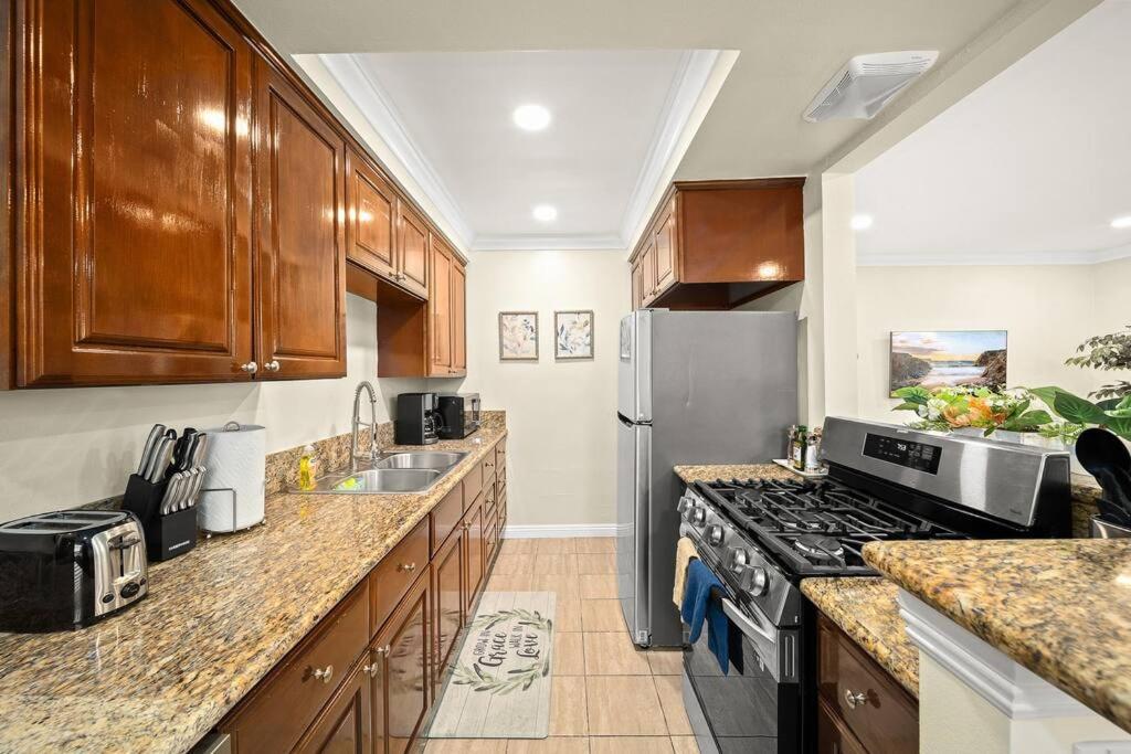 Cozy Hideaway Close To Downtown LA - Property Image 13