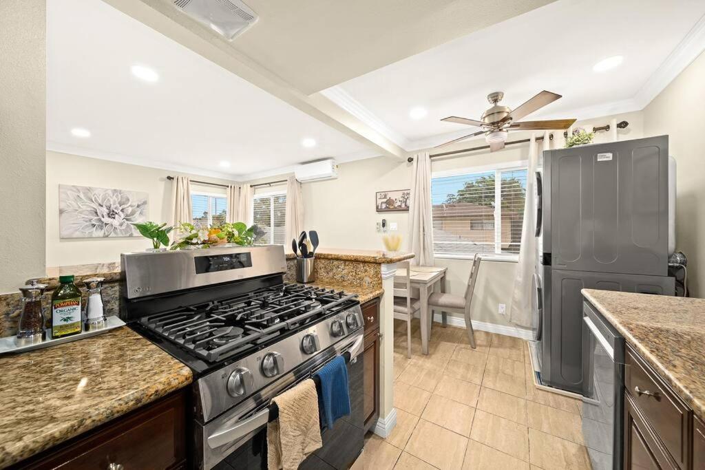Cozy Hideaway Close To Downtown LA - Property Image 14