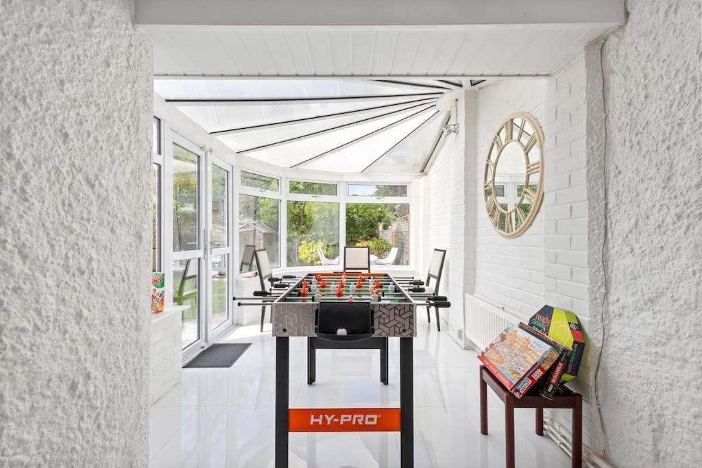 5 Bedroom Large Home for Contractors, Families and Groups view 4