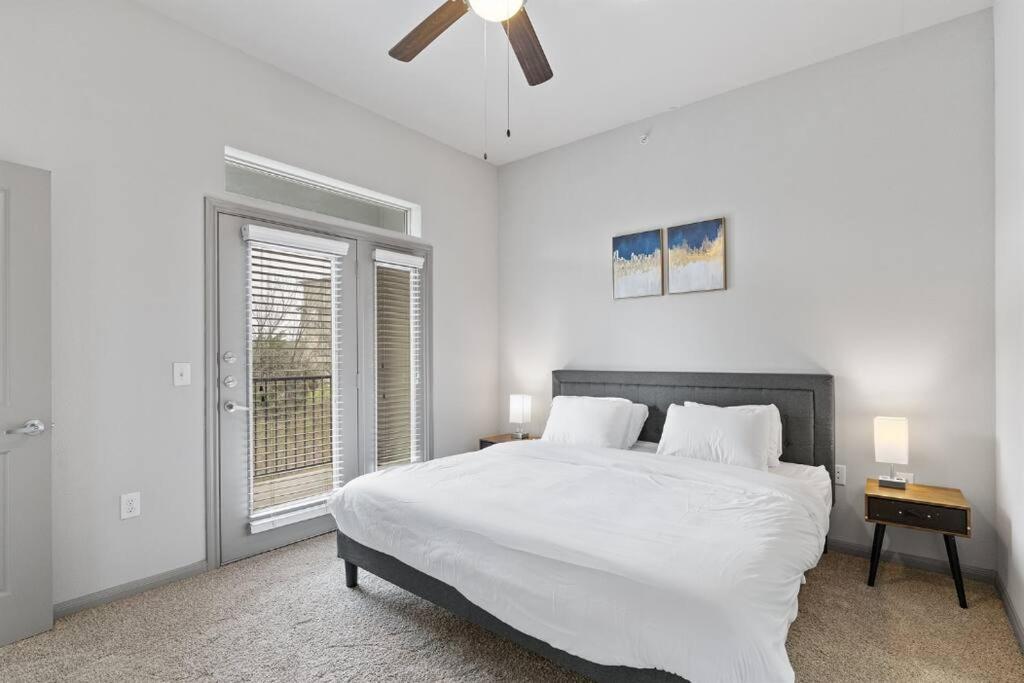 Modern Austin 2BR 2B Apt with Pool Parking & WIFI