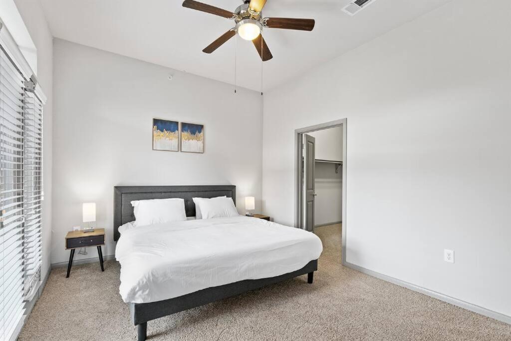 Modern Austin 2BR 2B Apt with Pool Parking & WIFI