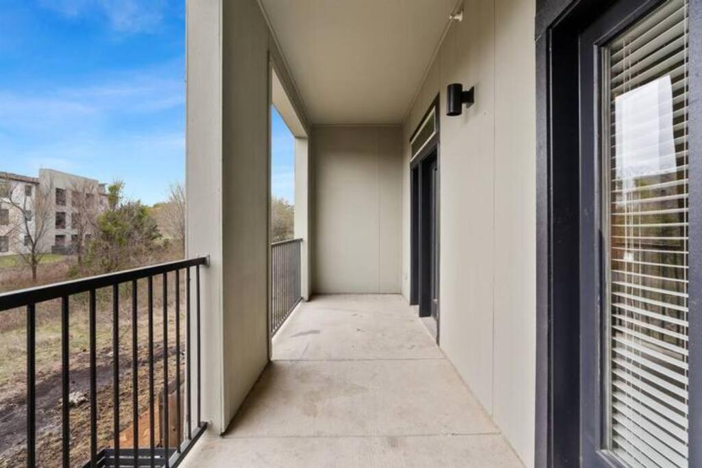 Modern Austin 2BR 2B Apt with Pool Parking & WIFI