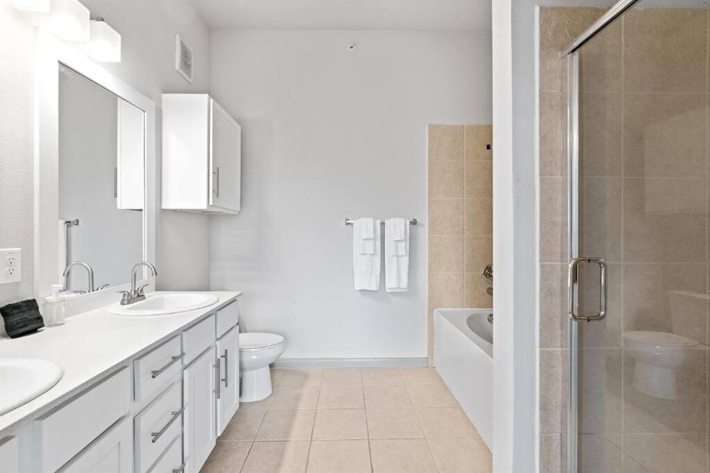 Modern Austin 2BR 2B Apt with Pool Parking & WIFI