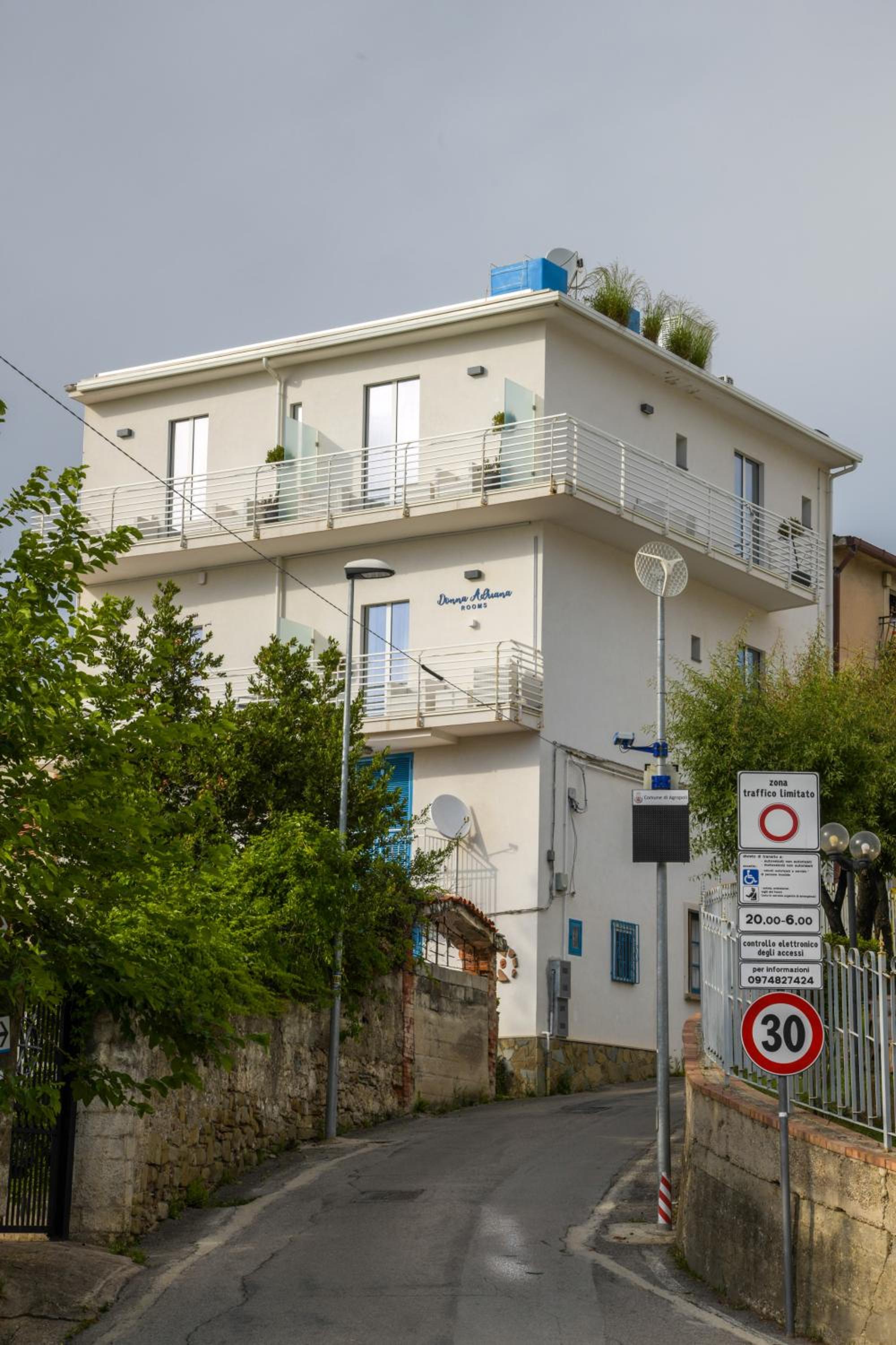 Donna Adriana Rooms