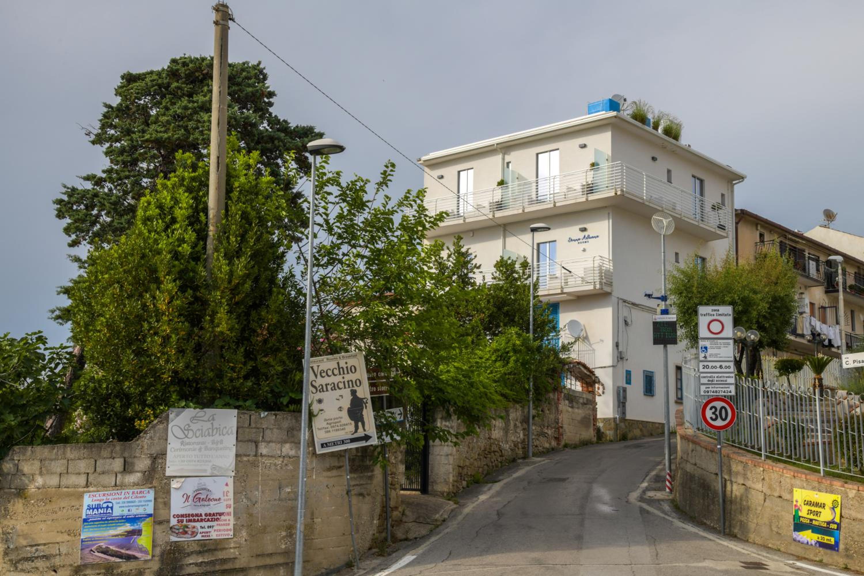 Donna Adriana Rooms