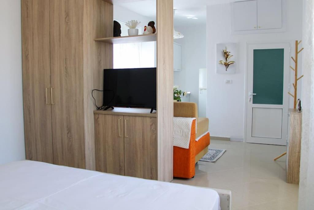 Penthouse 1-Bedroom Open Layout photo 4