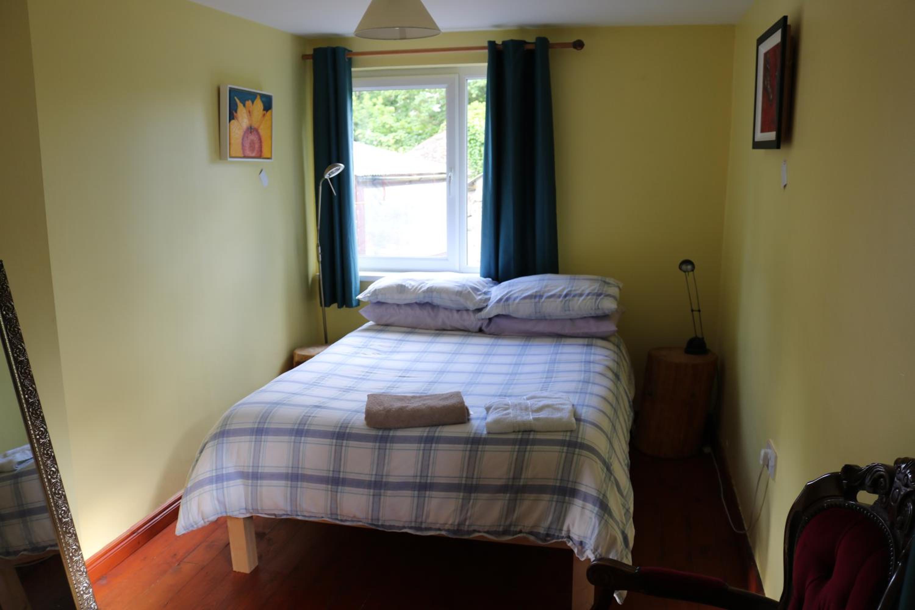 Cottage, Ireland, includes continental breakfast
