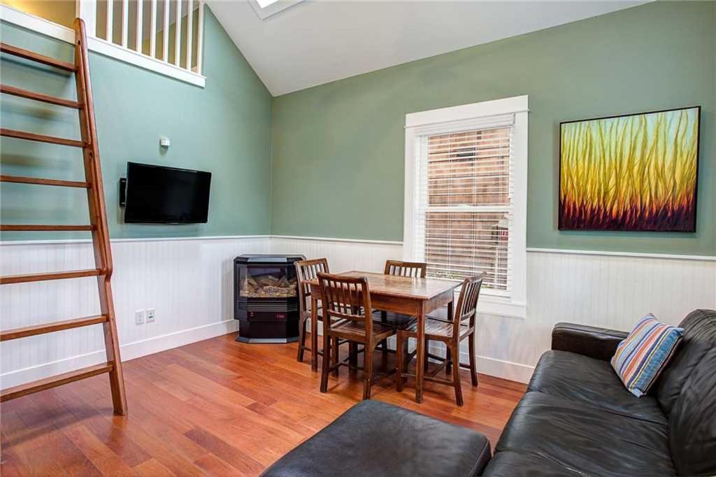 The Evergreen Cabin by Seabrook Hospitality view 4