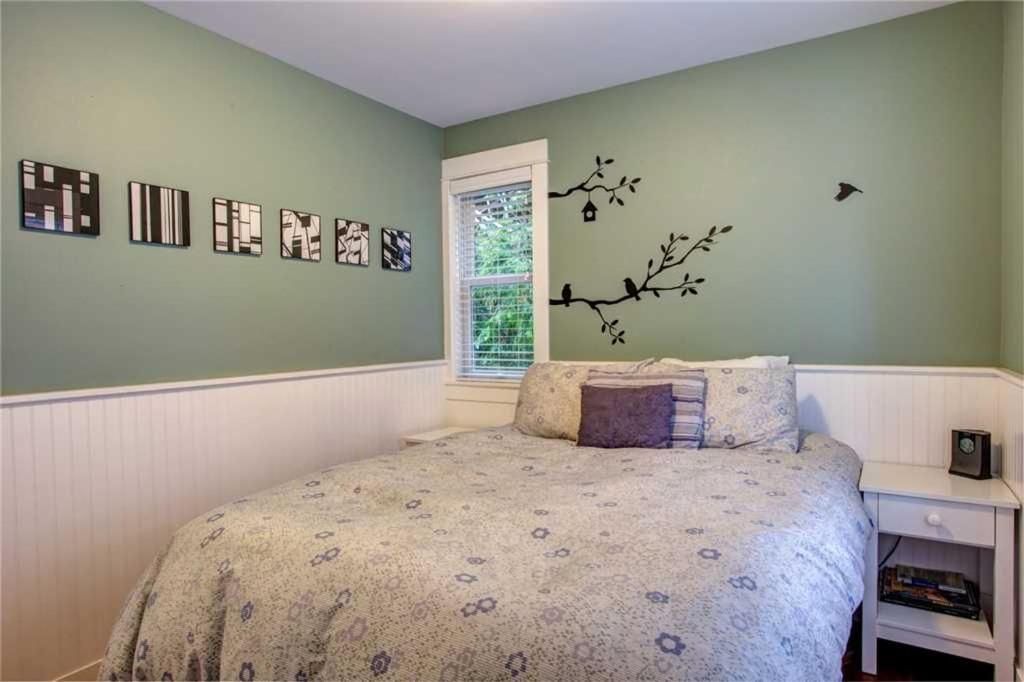 The Evergreen Cabin by Seabrook Hospitality view 5