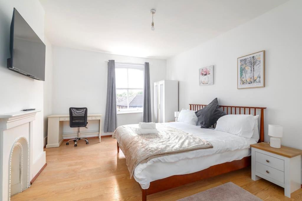 Modern 3-Bedroom Haven in Vibrant Brixton — London